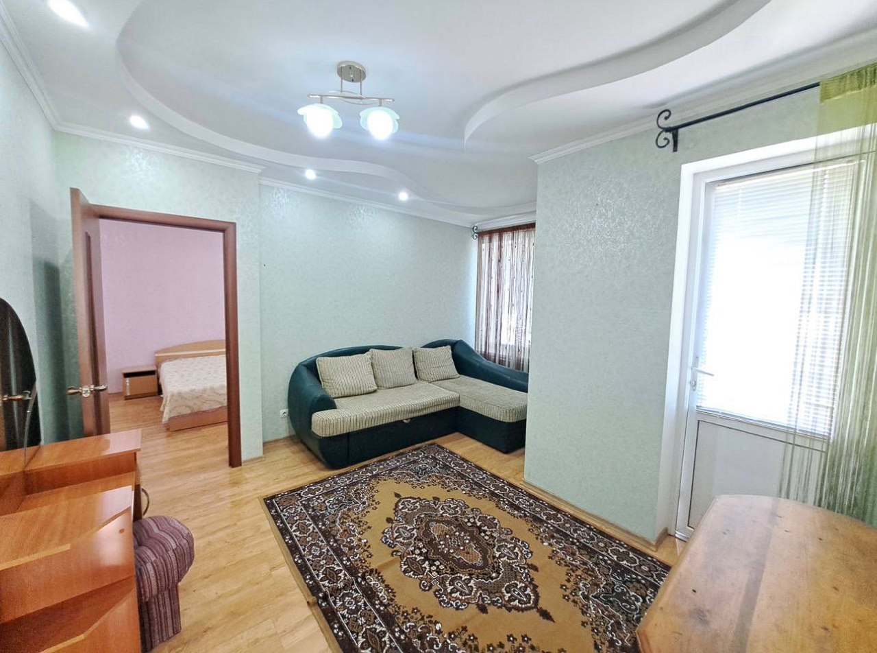 Двухкомнатная квартира с гостиной в центре Кишинёва photo 1 of 8