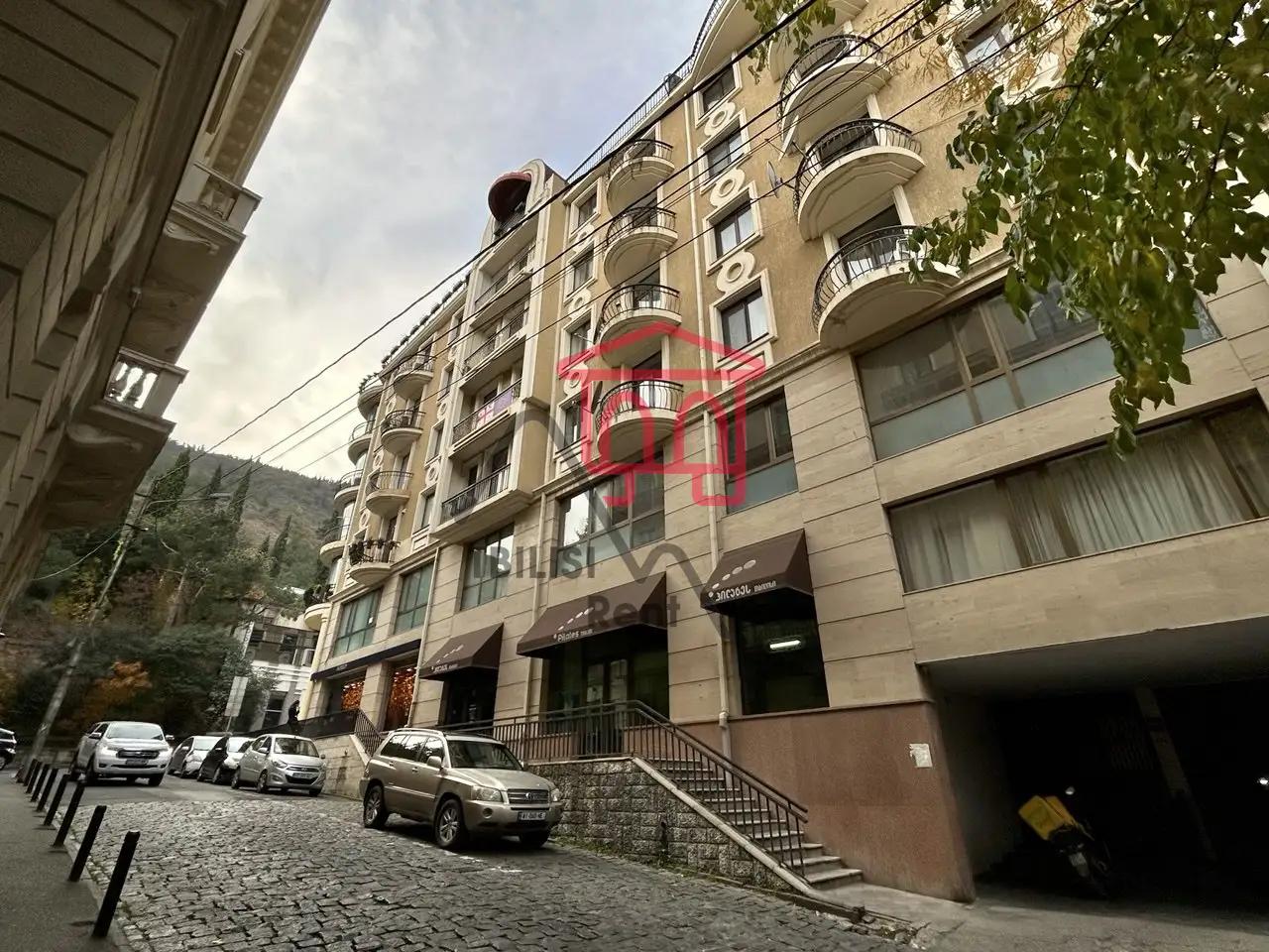 2-комнатная квартира у площади Свободы photo 2 of 8