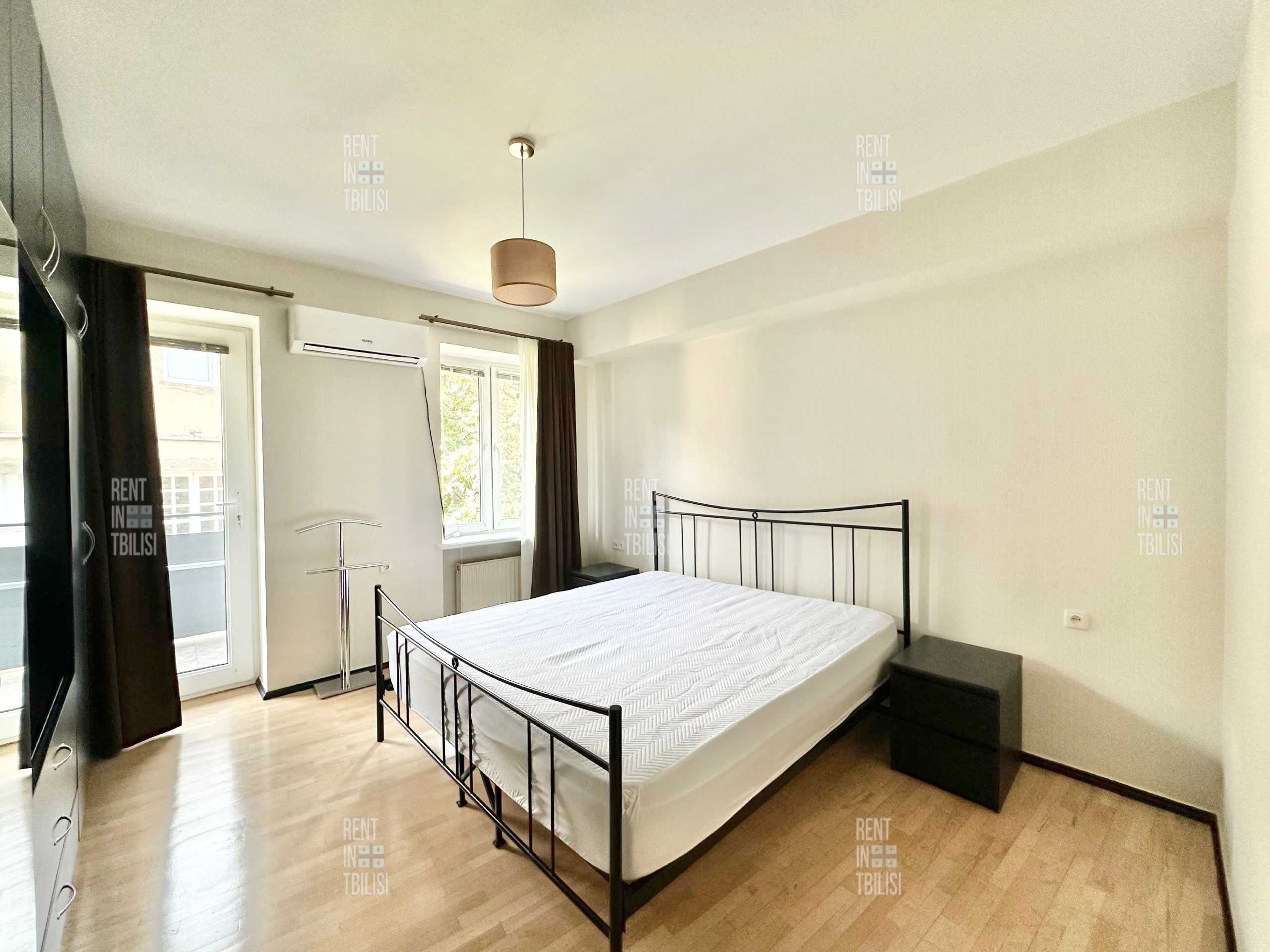 Renovated 2-Bedroom Apartment Near Liberty Square photo 2 of 8