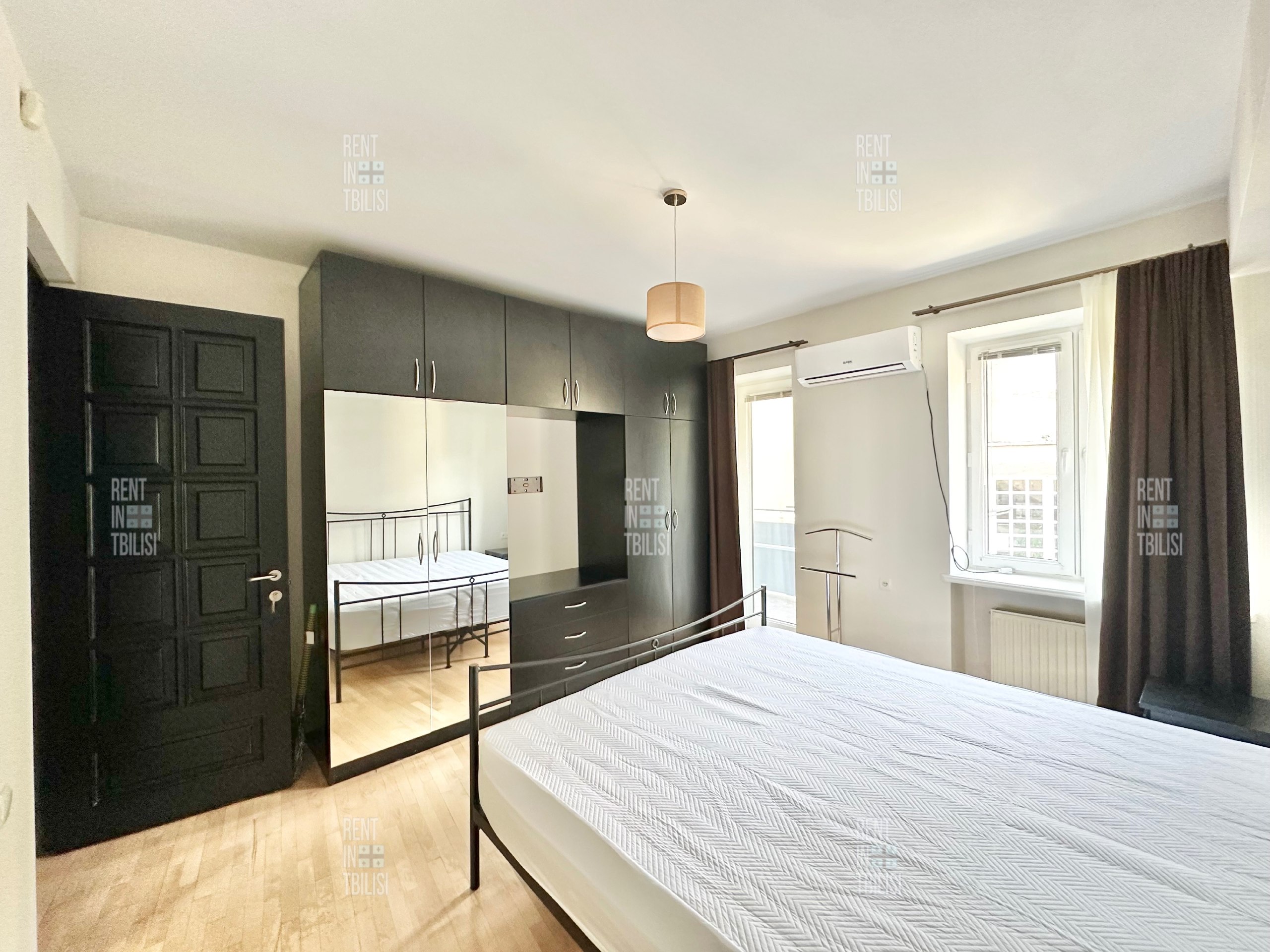 Renovated 2-Bedroom Apartment Near Liberty Square photo 3 of 8