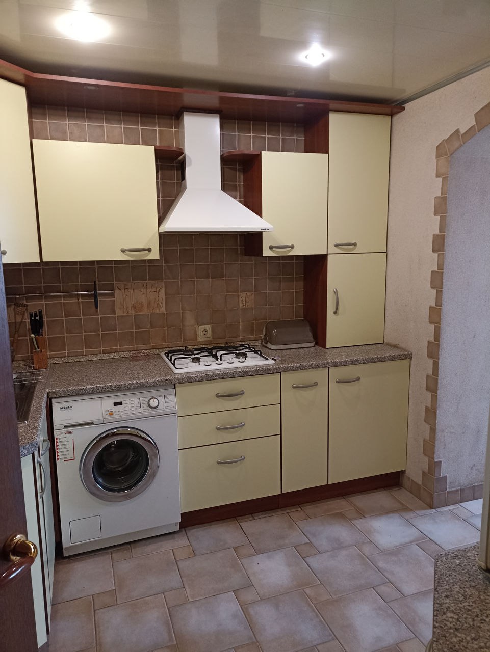 One-Bedroom Apartment in Central Chisinau photo 4 of 8