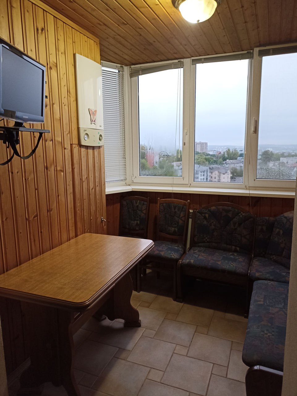 One-Bedroom Apartment in Central Chisinau photo 5 of 8