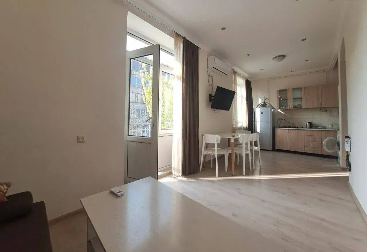Furnished 2-Room Apartment in Arabkir photo 2 of 8
