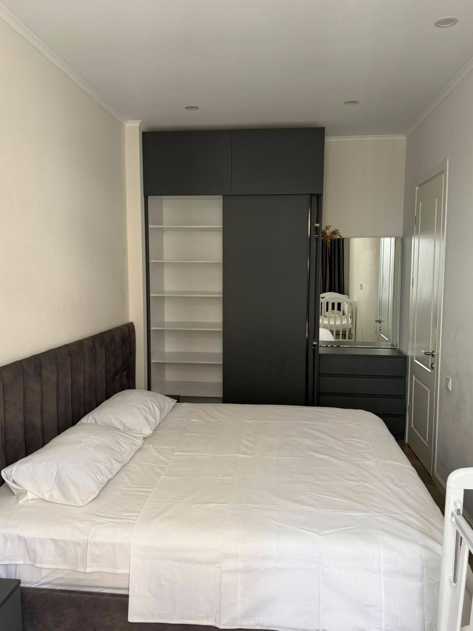 2-Bedroom Apartment with a View photo 5 of 8