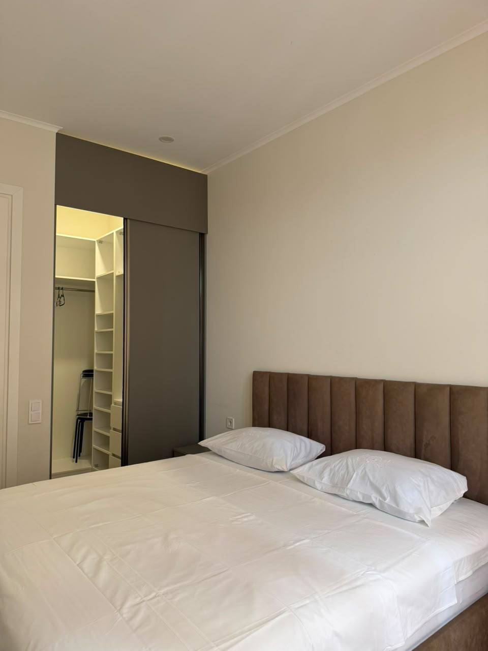 2-Bedroom Apartment with a View photo 7 of 8