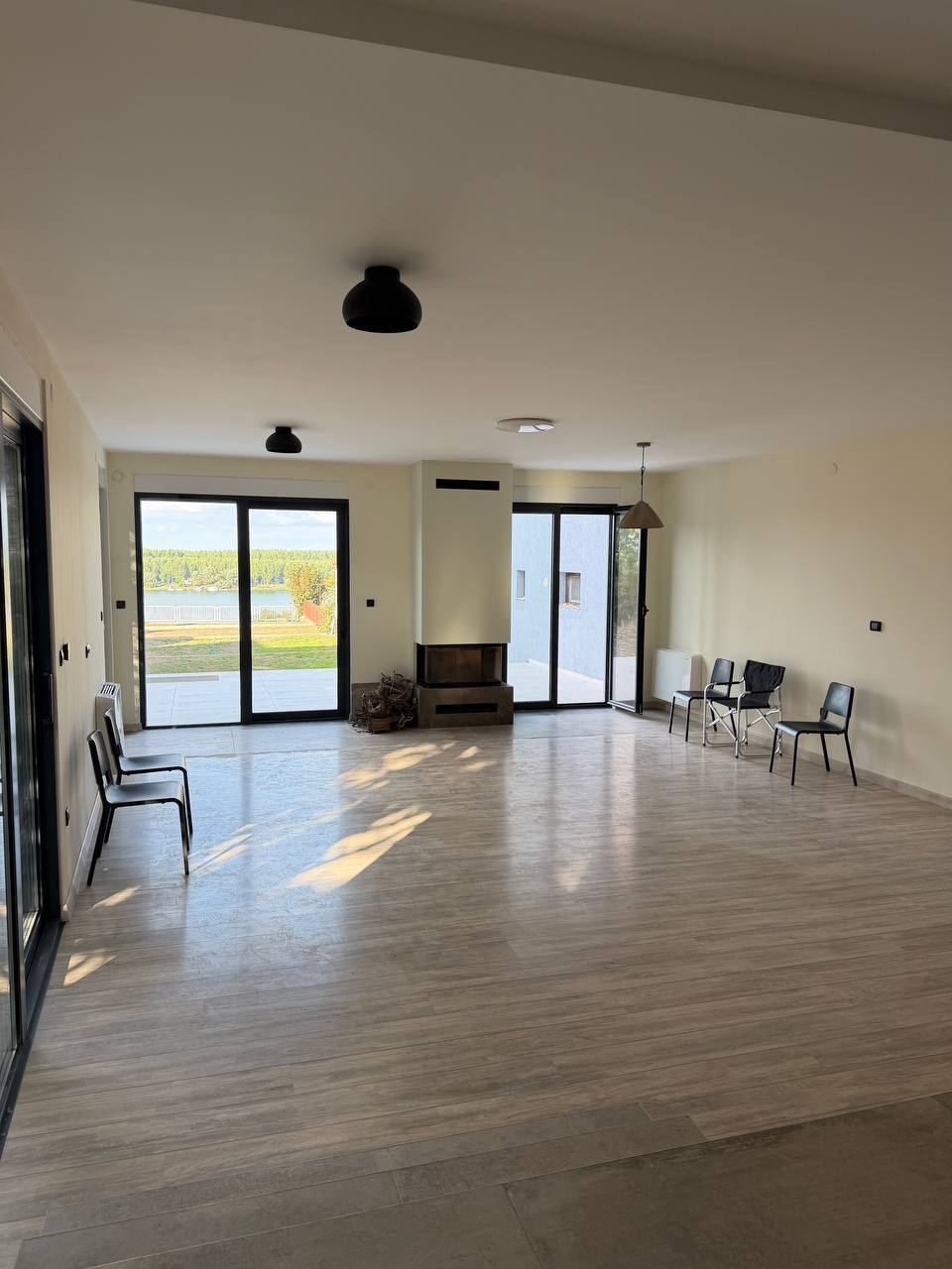 4-Bedroom Rental in Zemun photo 1 of 7