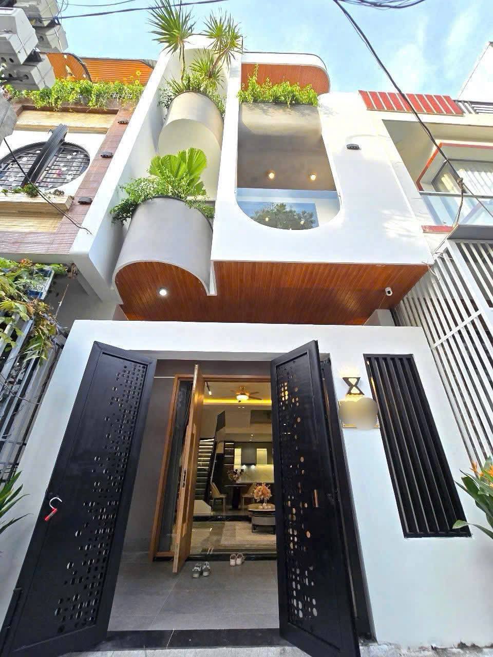 3-Bedroom House in Hoa Khanh photo 1 of 8
