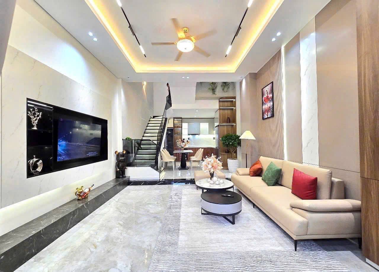 3-Bedroom House in Hoa Khanh photo 2 of 8