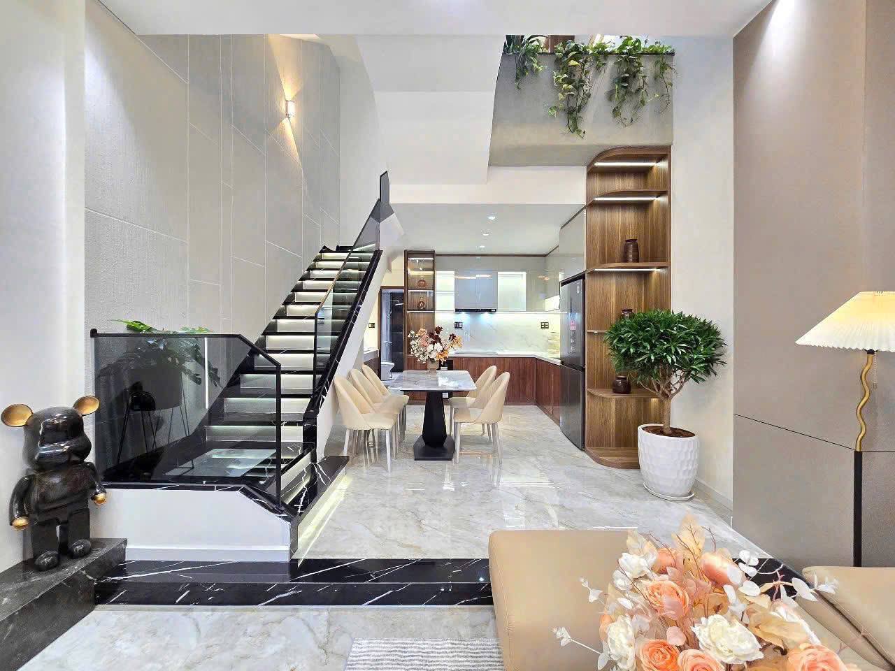 3-Bedroom House in Hoa Khanh photo 3 of 8
