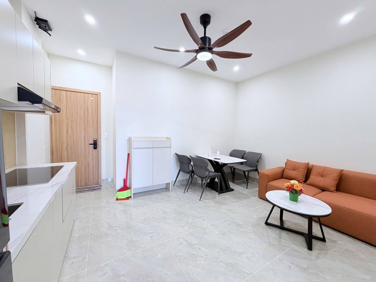 Modern 1-Bedroom Apartment in Son Tra photo 3 of 7