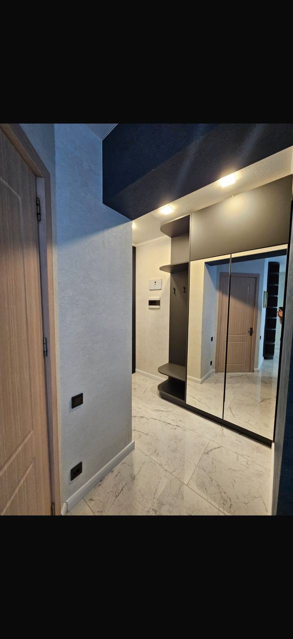 2-Bedroom Apartment in Batumi photo 2 of 7
