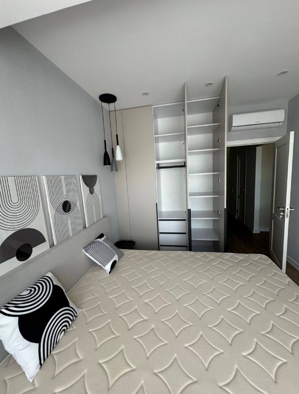 One-Bedroom Apartment with Living Room in Botanica photo 3 of 8