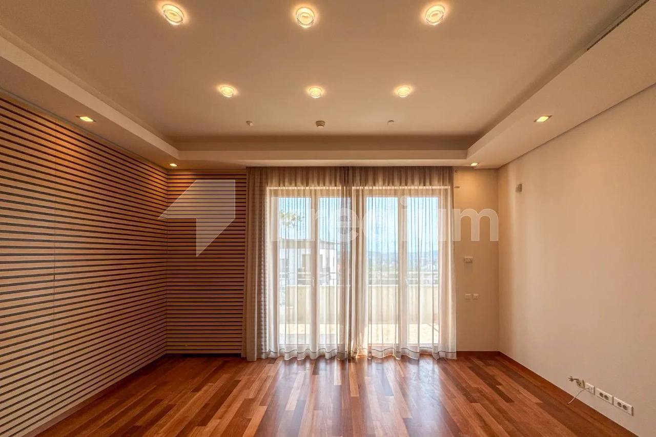 3-Bedroom Apartment in Dedinje photo 1 of 8