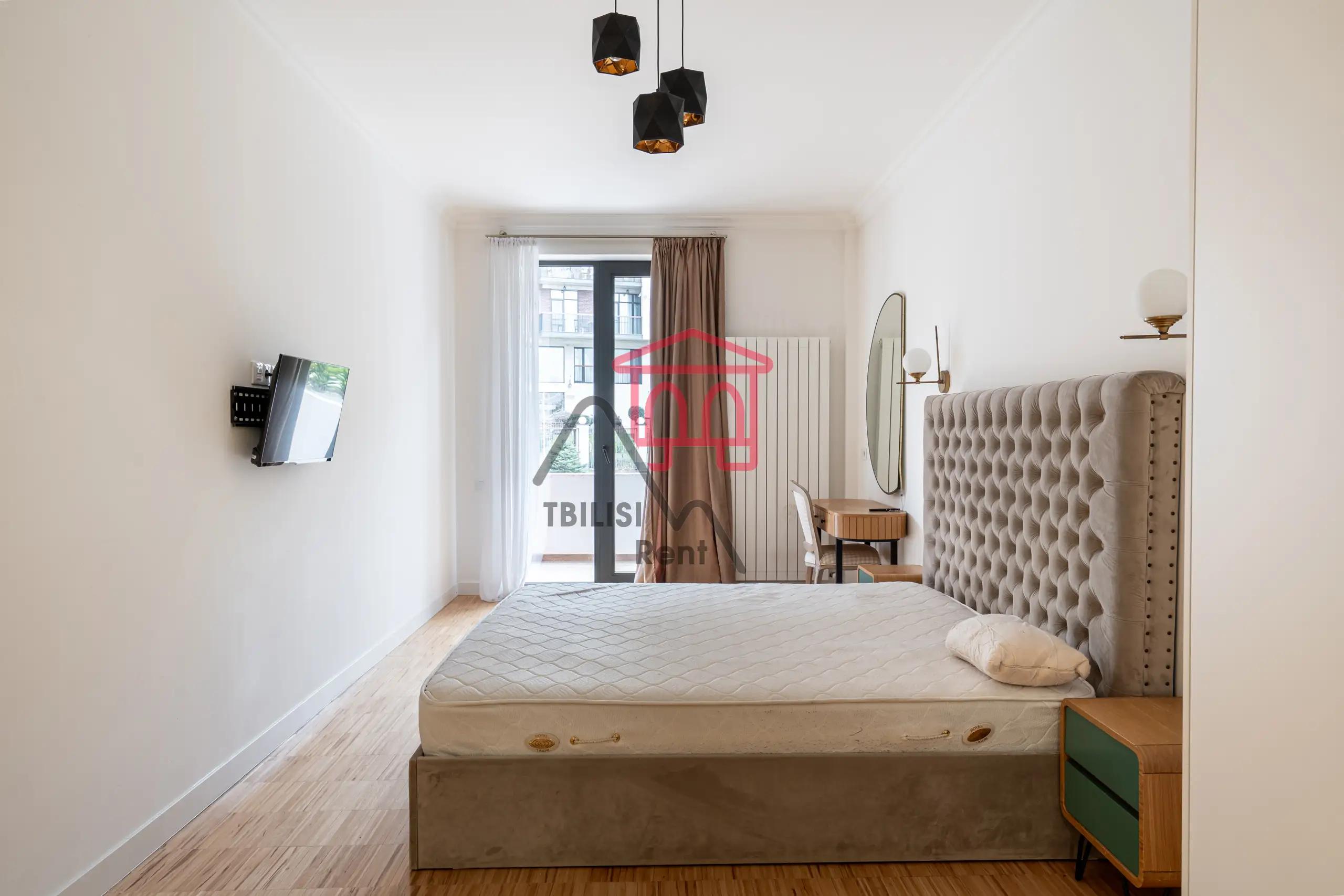 Spacious 3-Bedroom Apartment with Courtyard in Vake photo 3 of 8