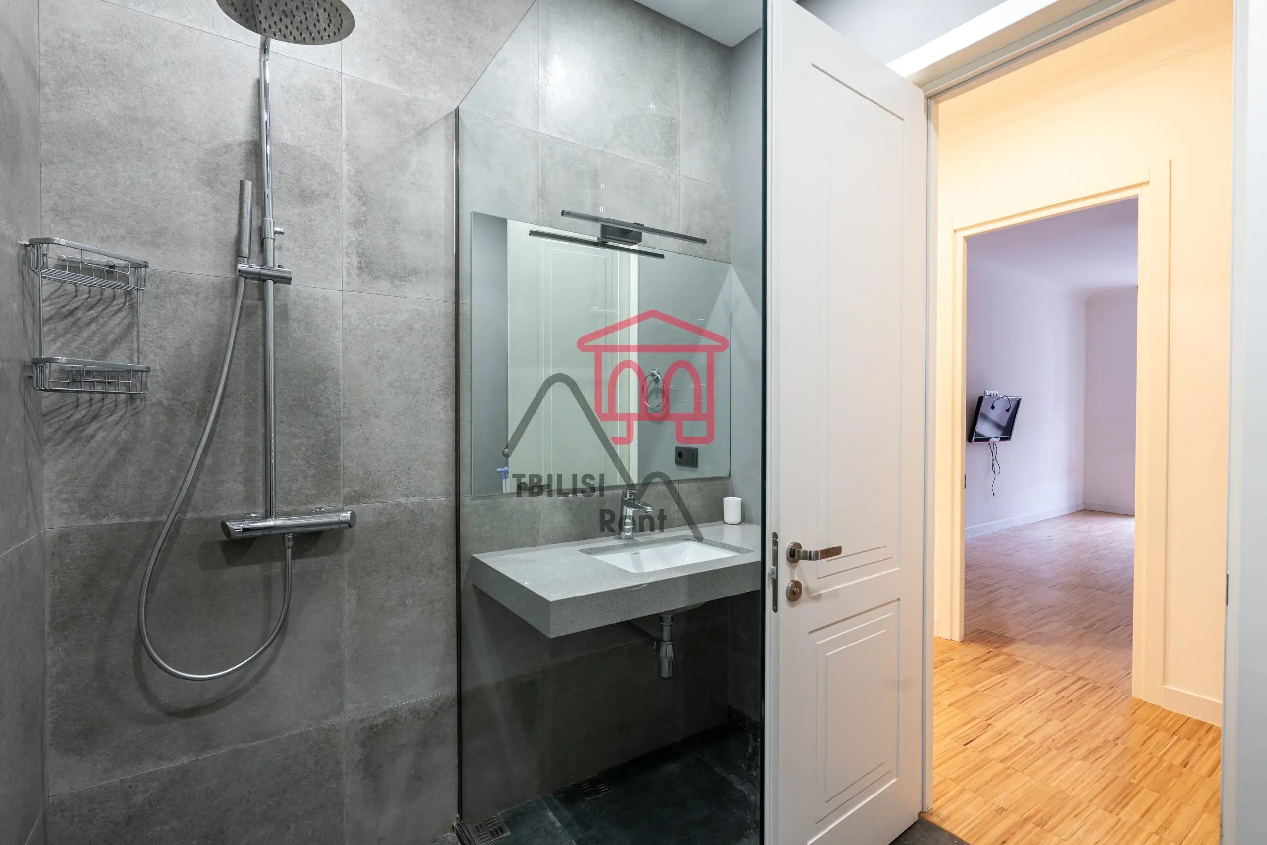 Spacious 3-Bedroom Apartment with Courtyard in Vake photo 8 of 8