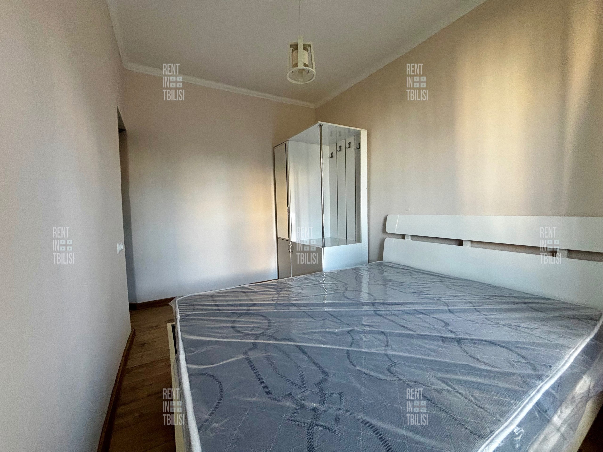 5-Bedroom Apartment for Rent in Nutsubidze photo 1 of 8