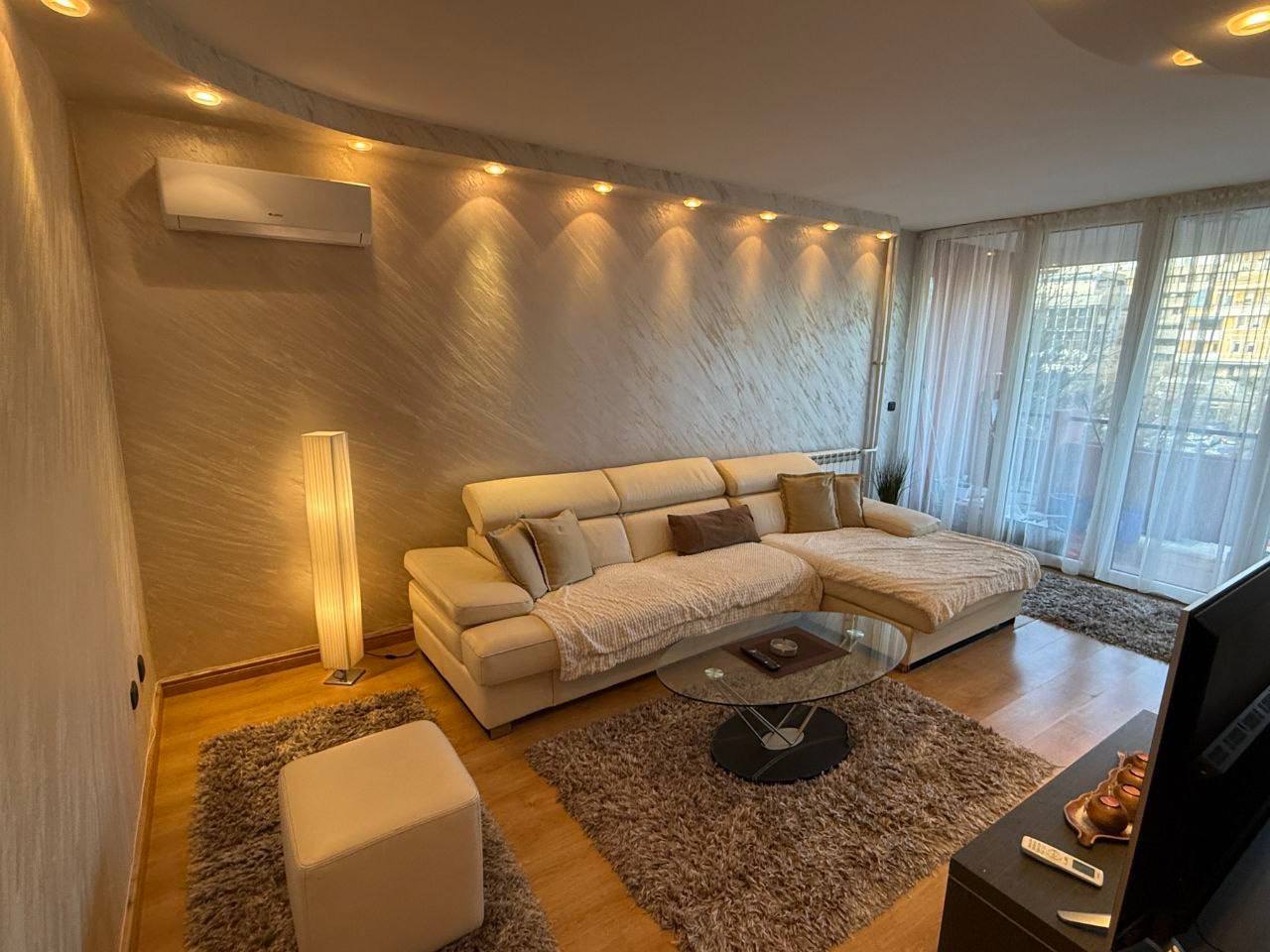 2-Bedroom Apartment in Novi Beograd photo 1 of 6