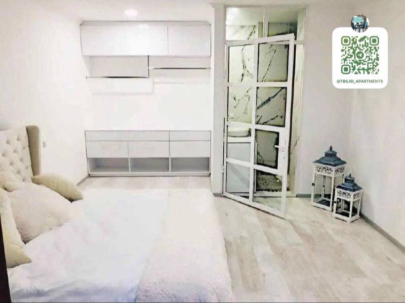 Sunny 1-Bedroom Apartment with Terrace in Vake photo 6 of 8