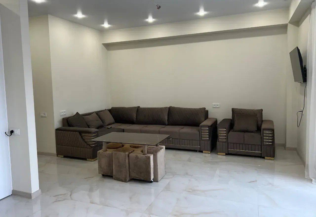 Furnished 3-Room Apartment in Avan photo 2 of 8