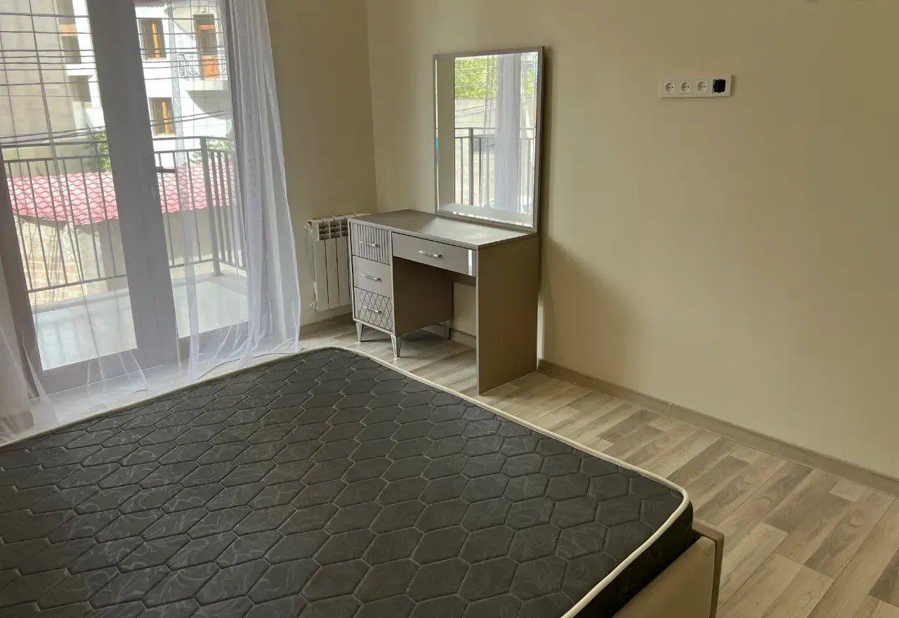 Furnished 3-Room Apartment in Avan photo 4 of 8