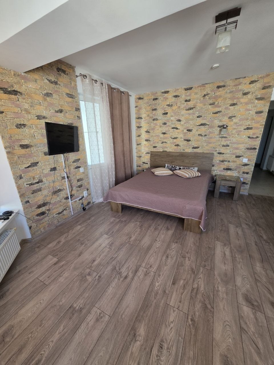 One-Bedroom Apartment in Central Chisinau photo 1 of 8