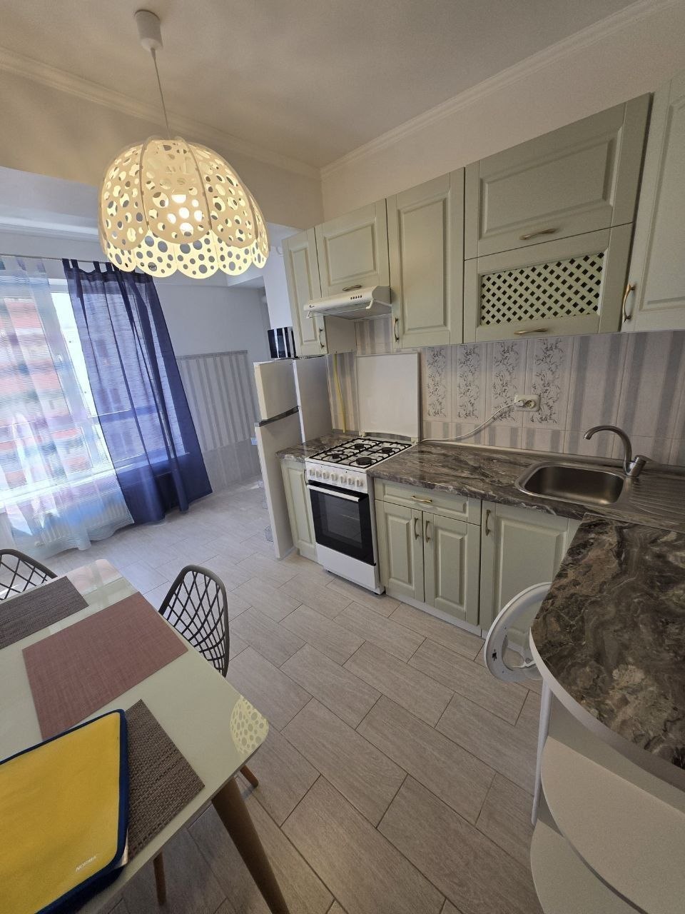 One-Bedroom Apartment in Central Chisinau photo 4 of 8