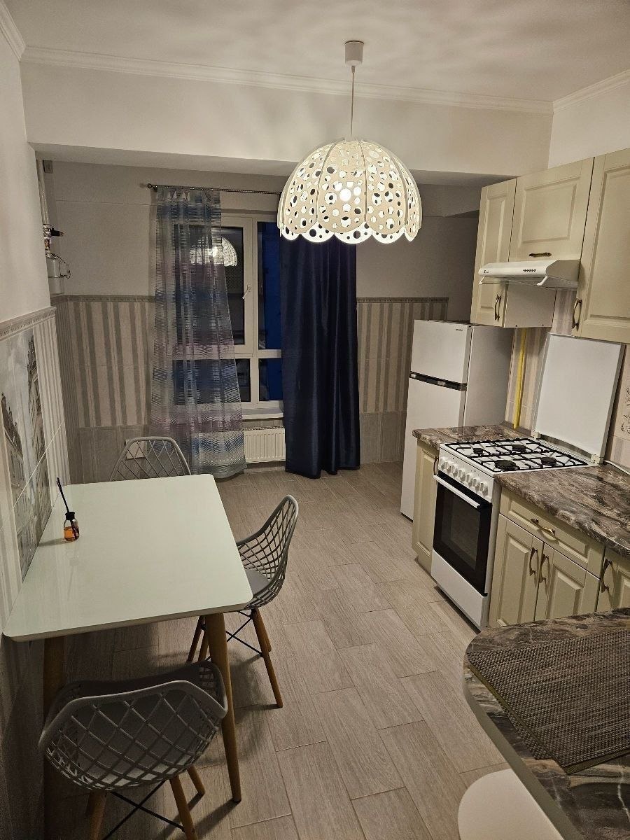 One-Bedroom Apartment in Central Chisinau photo 5 of 8
