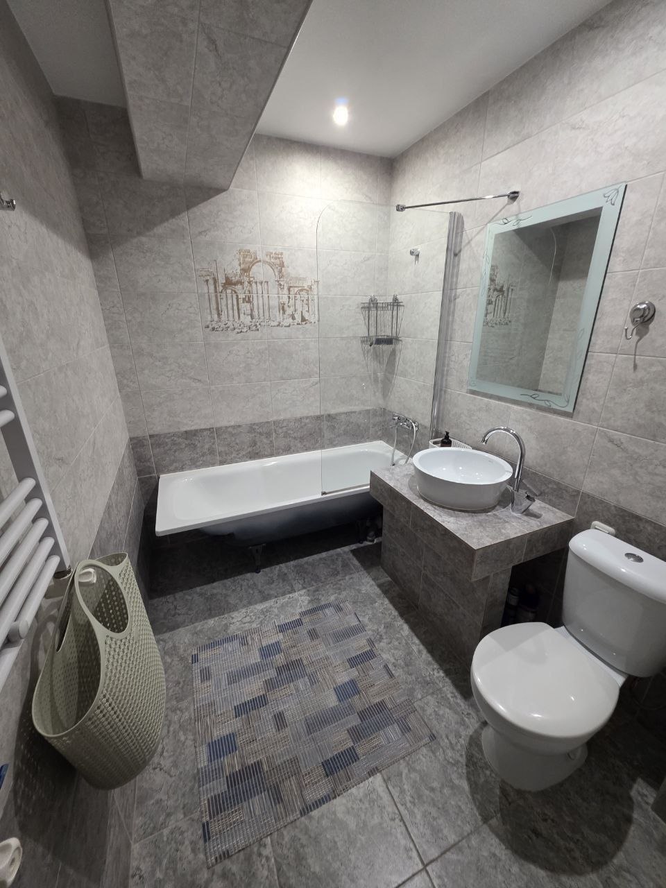 One-Bedroom Apartment in Central Chisinau photo 8 of 8