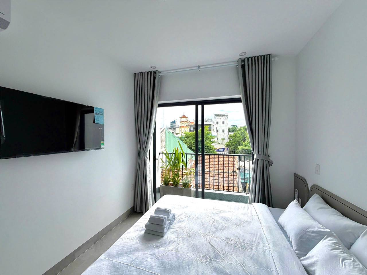 Brand-New 1-Bedroom Apartment in Son Tra photo 6 of 8