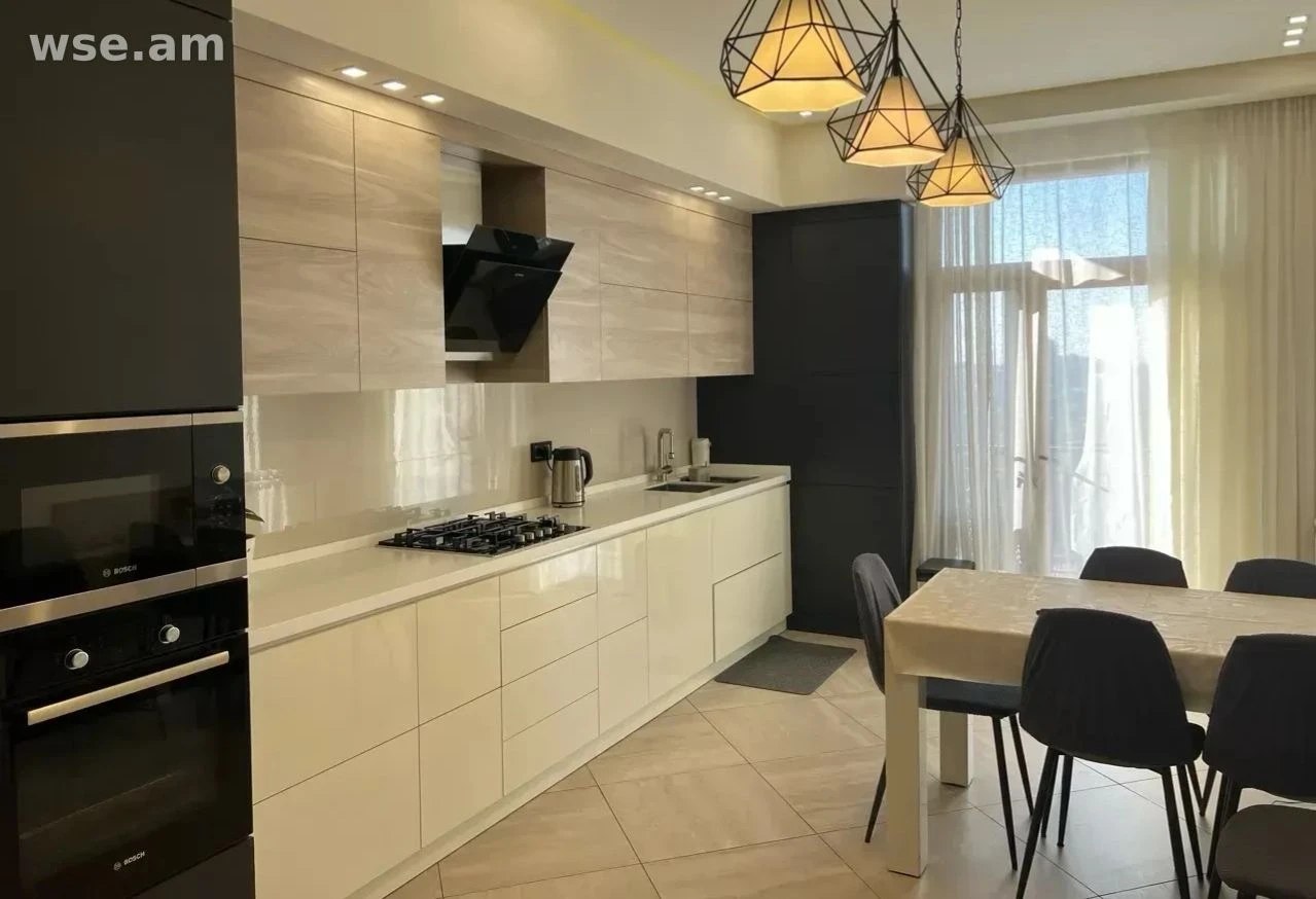 Premium 4-Room Apartment in Arabkir photo 1 of 6