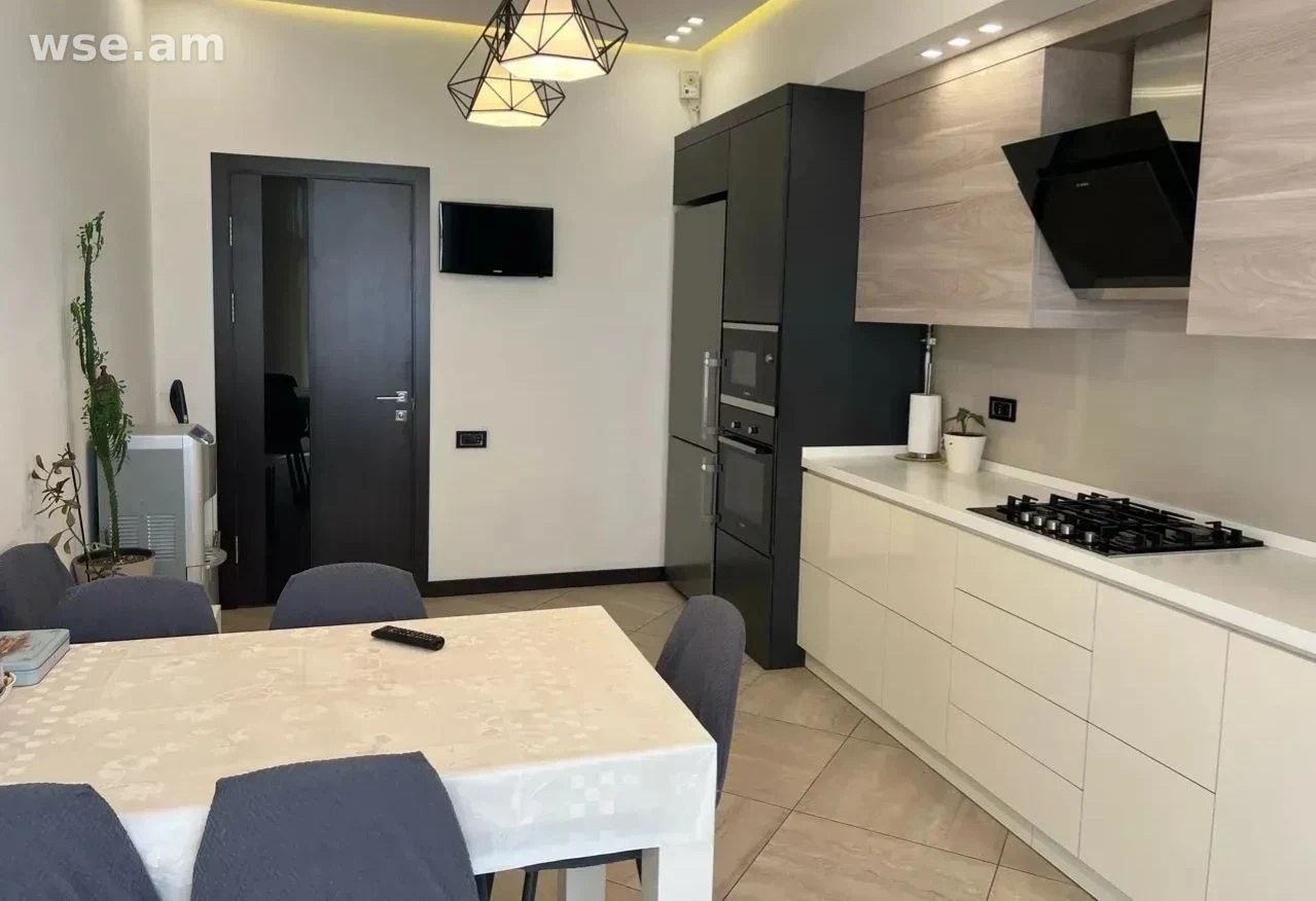 Premium 4-Room Apartment in Arabkir photo 3 of 6