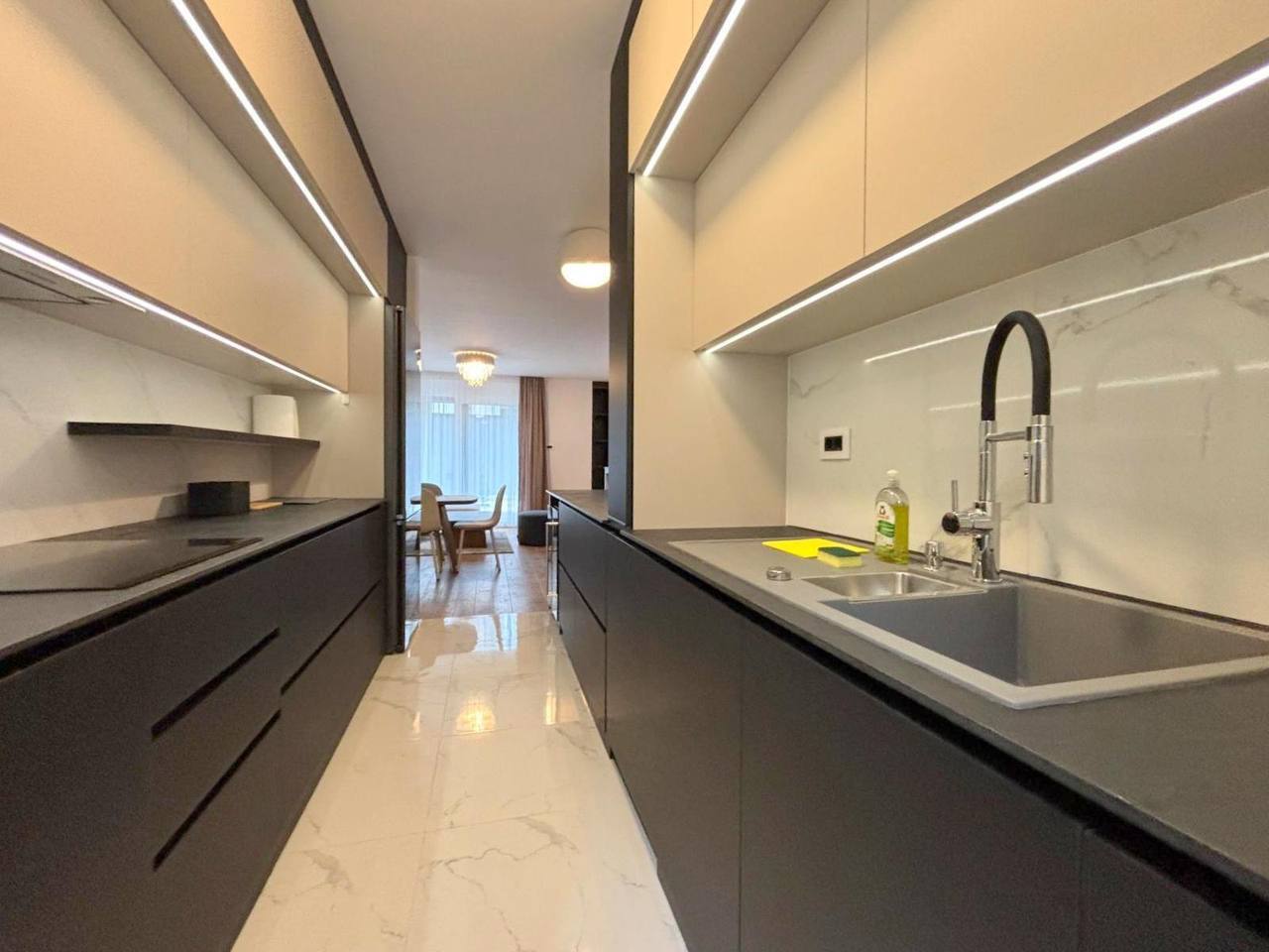 96 m² Two-Bedroom Apartment on Nikolaja Hartviga photo 2 of 6