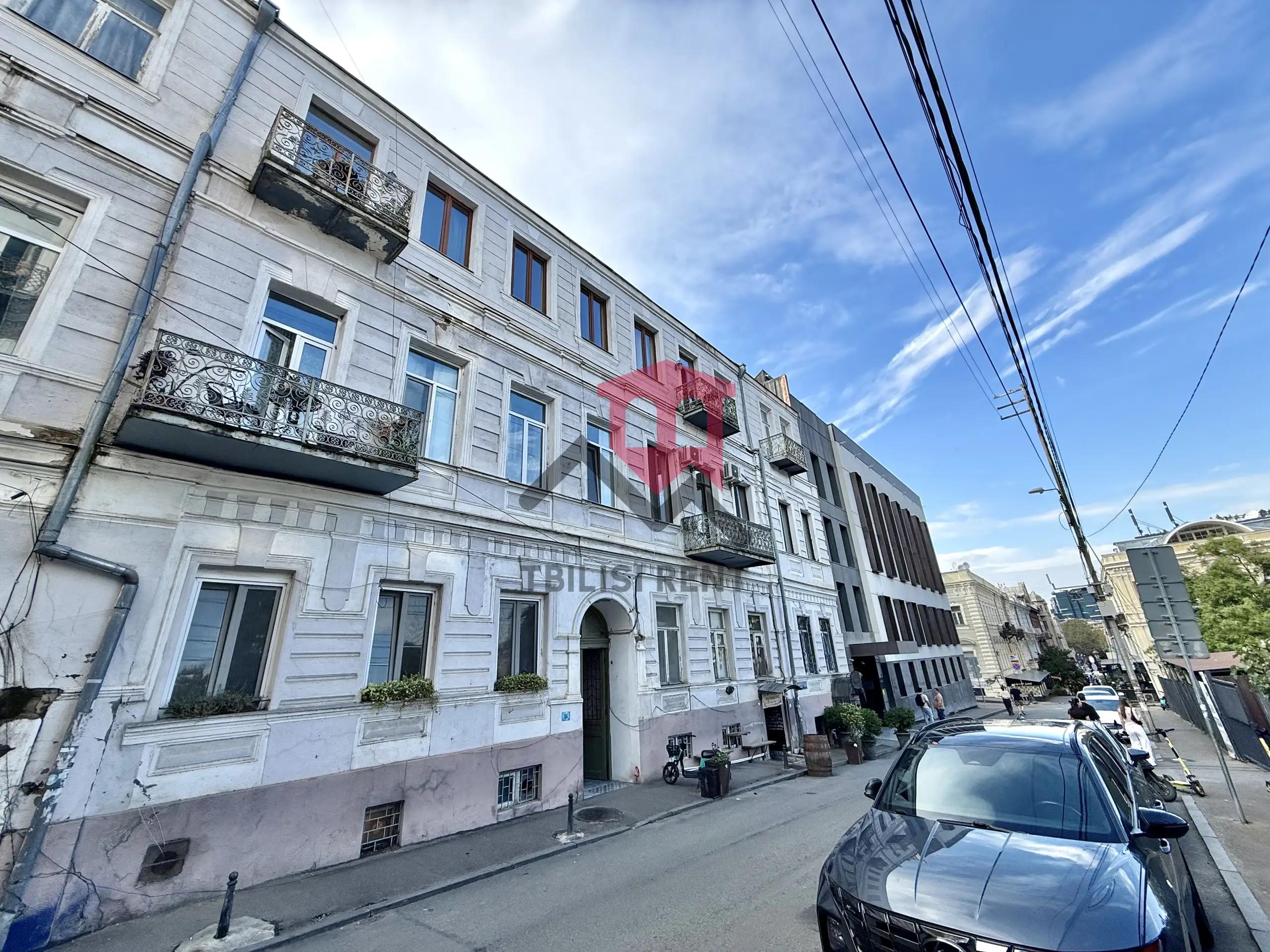 Clean 1-Bedroom Apartment in Sololaki photo 2 of 8