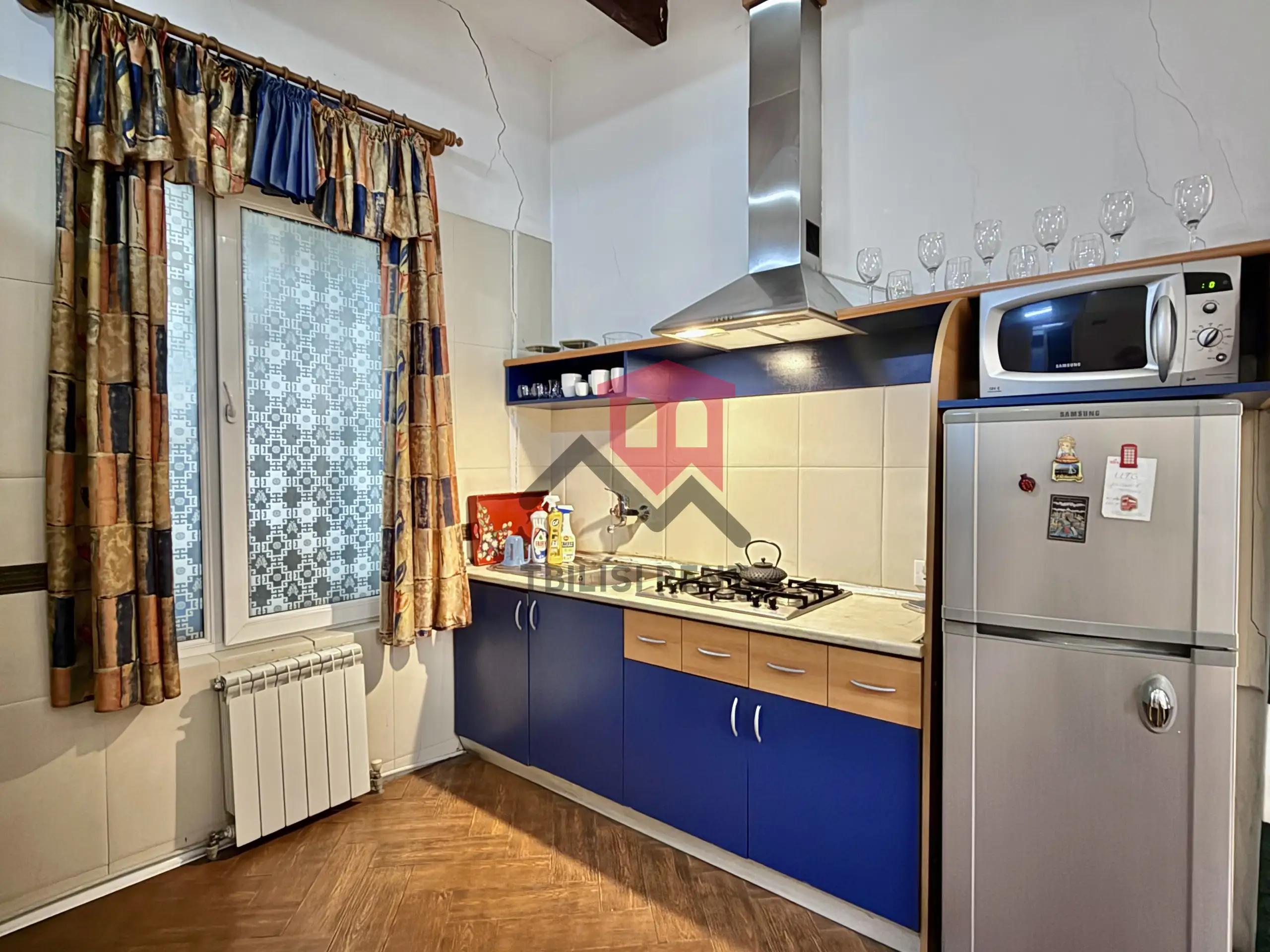 Clean 1-Bedroom Apartment in Sololaki photo 3 of 8