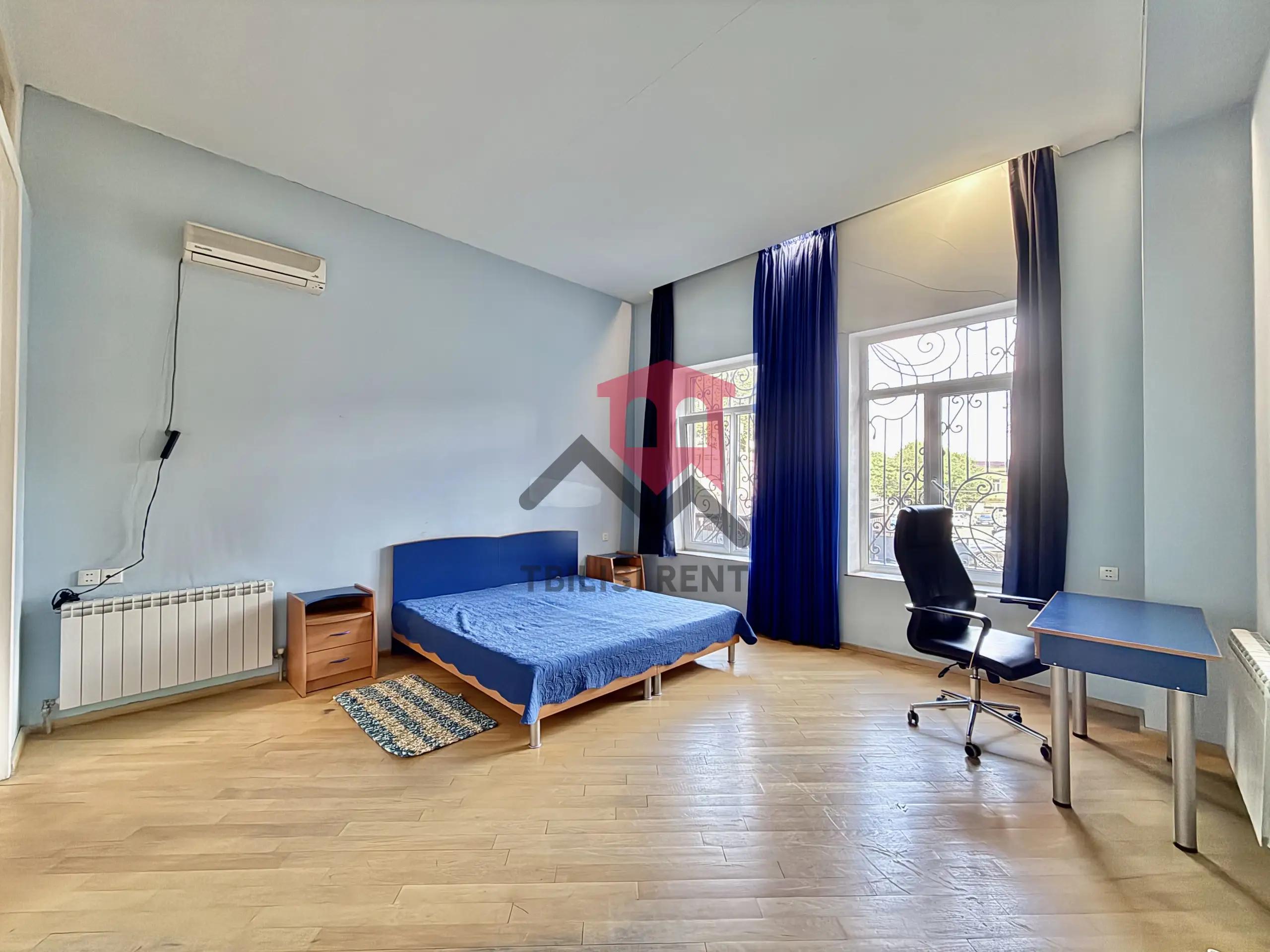 Clean 1-Bedroom Apartment in Sololaki photo 5 of 8