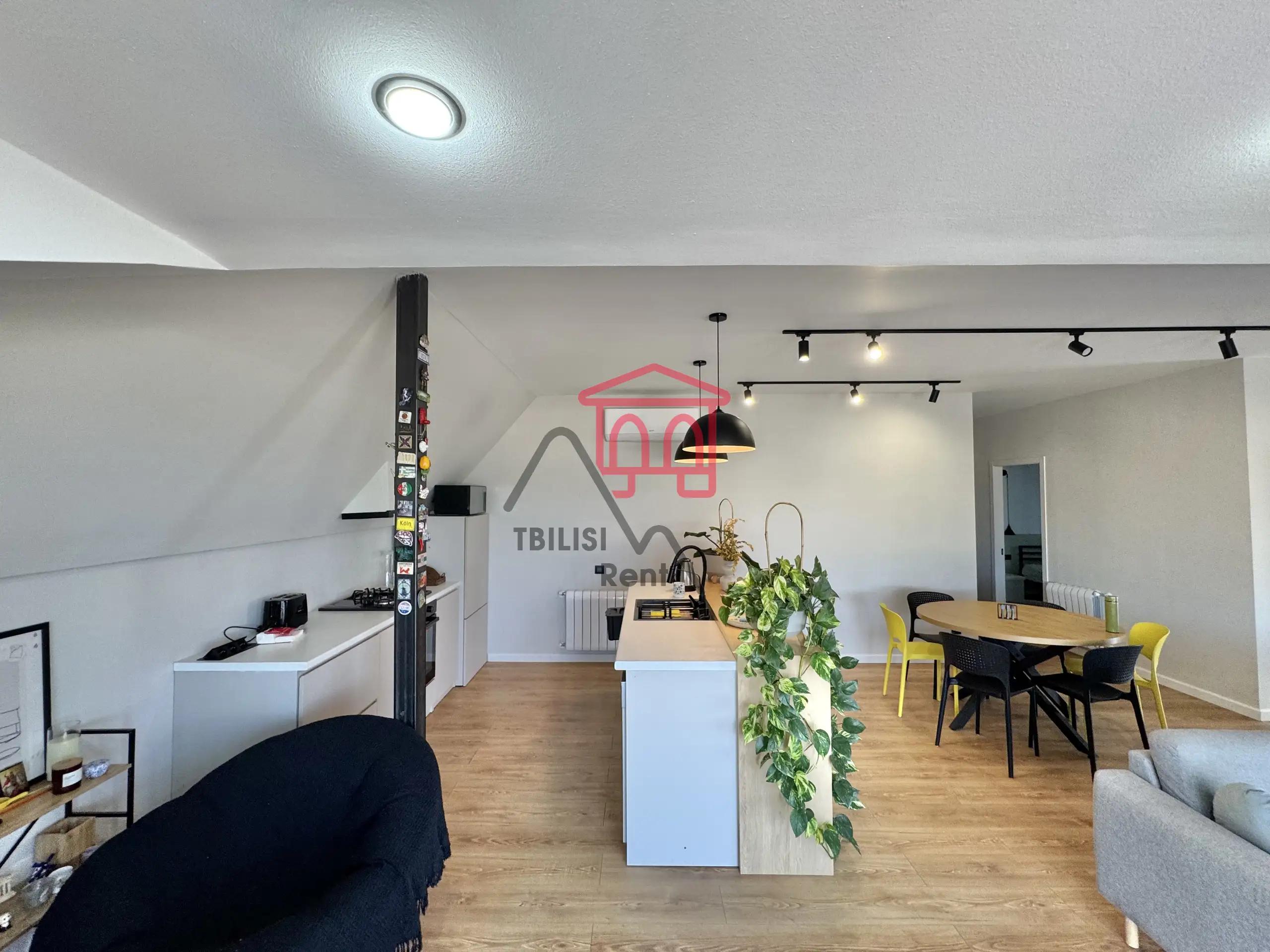3-Bedroom Apartment in Mtatsminda photo 1 of 8