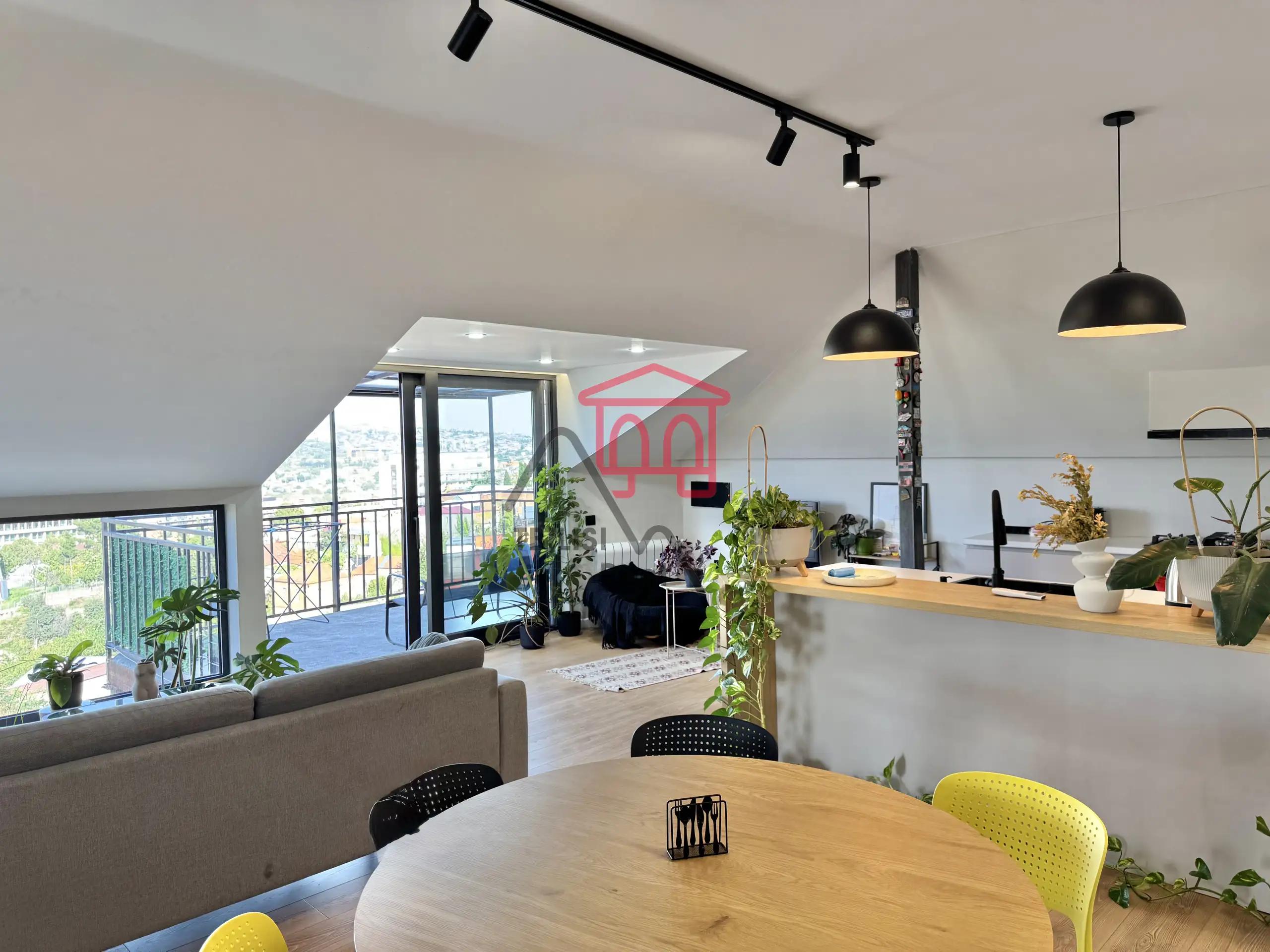 3-Bedroom Apartment in Mtatsminda photo 4 of 8
