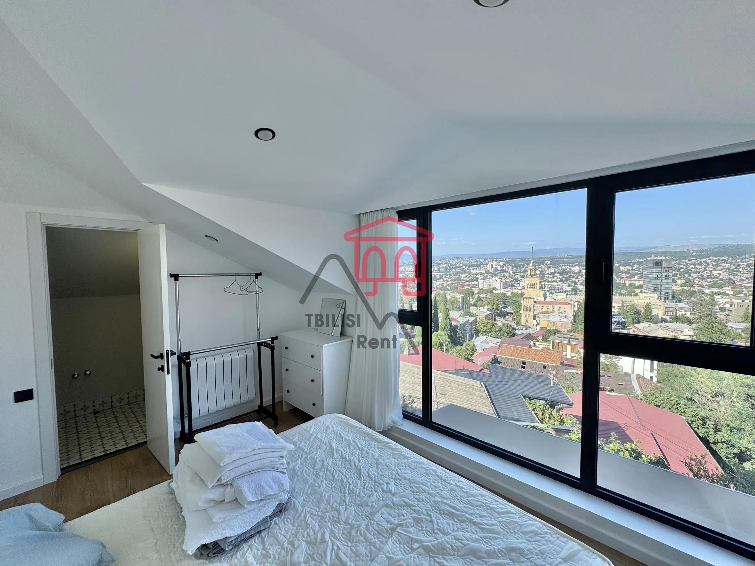 3-Bedroom Apartment in Mtatsminda photo 6 of 8