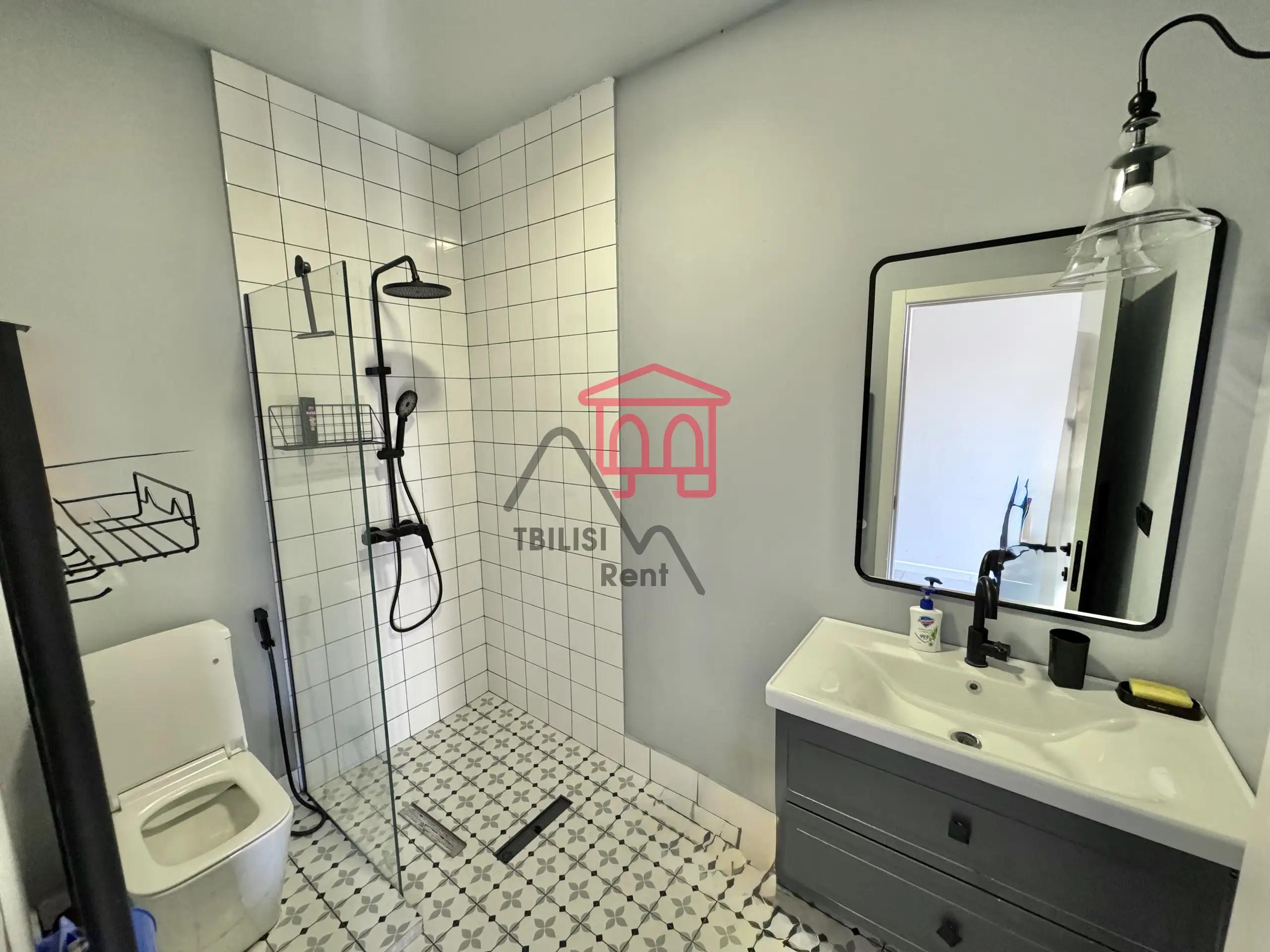 3-Bedroom Apartment in Mtatsminda photo 7 of 8