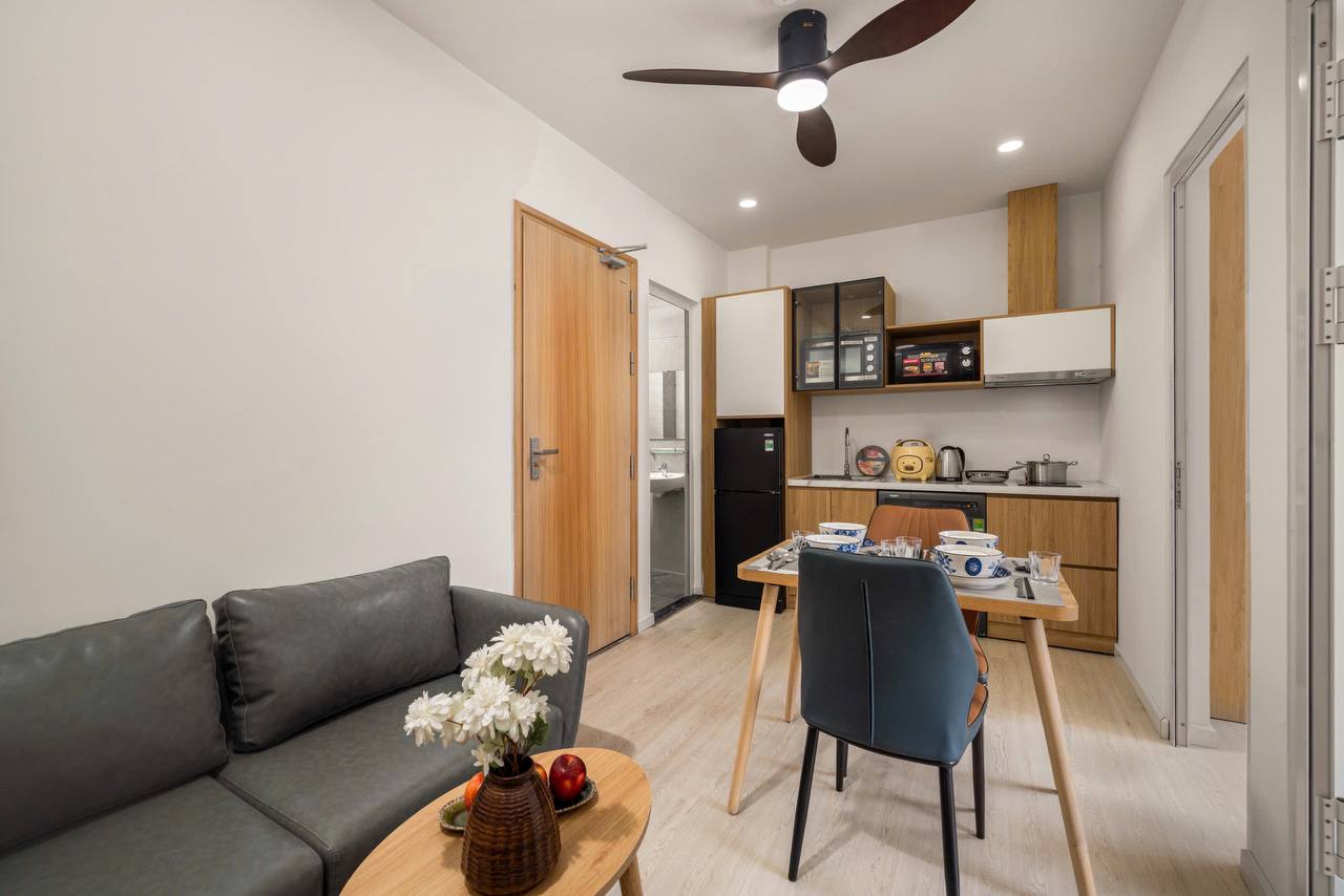 Modern 2-Bedroom Apartment in Son Tra photo 2 of 8