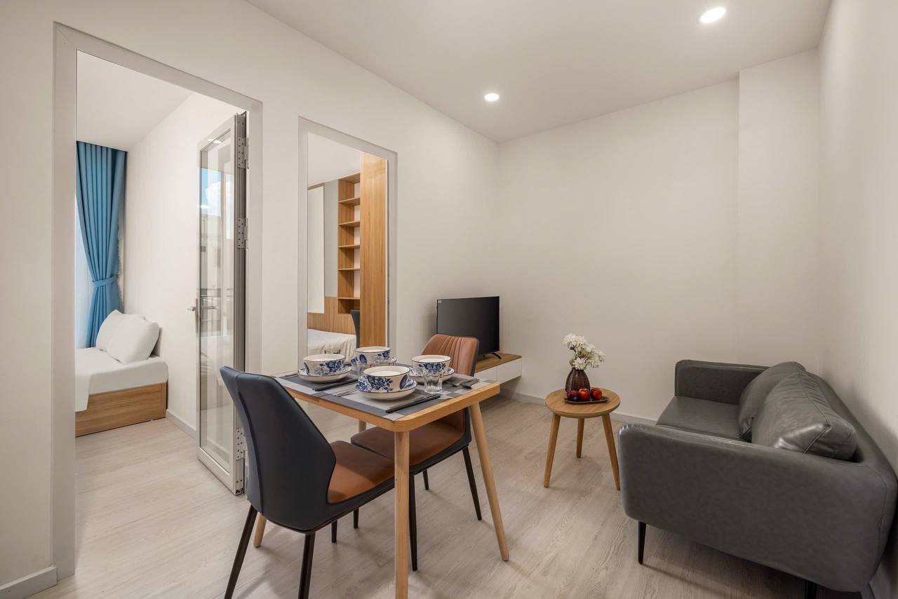 Modern 2-Bedroom Apartment in Son Tra photo 3 of 8