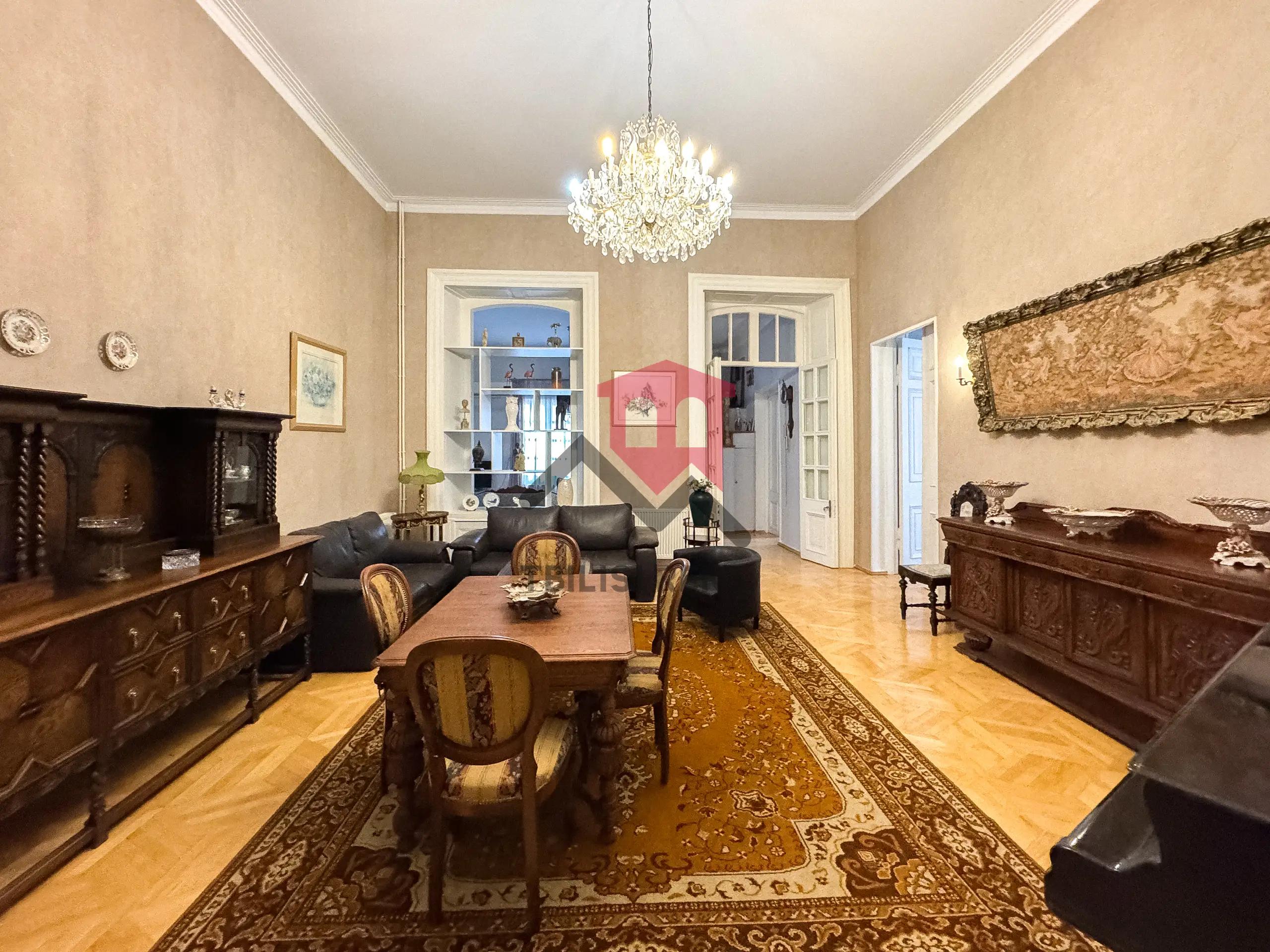 Просторная винтажная квартира с роялем в центре Тбилиси photo 5 of 8