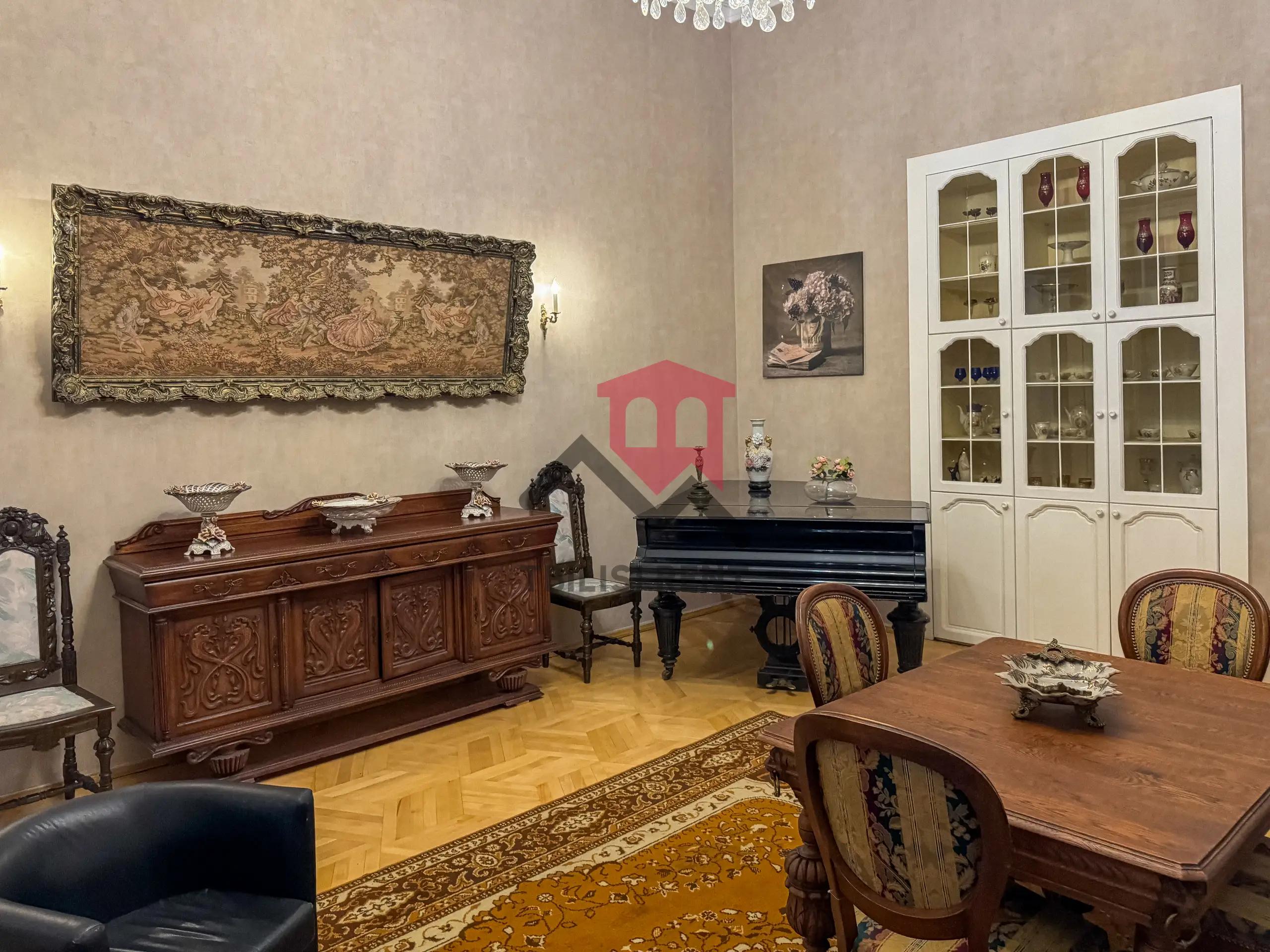 Просторная винтажная квартира с роялем в центре Тбилиси photo 6 of 8