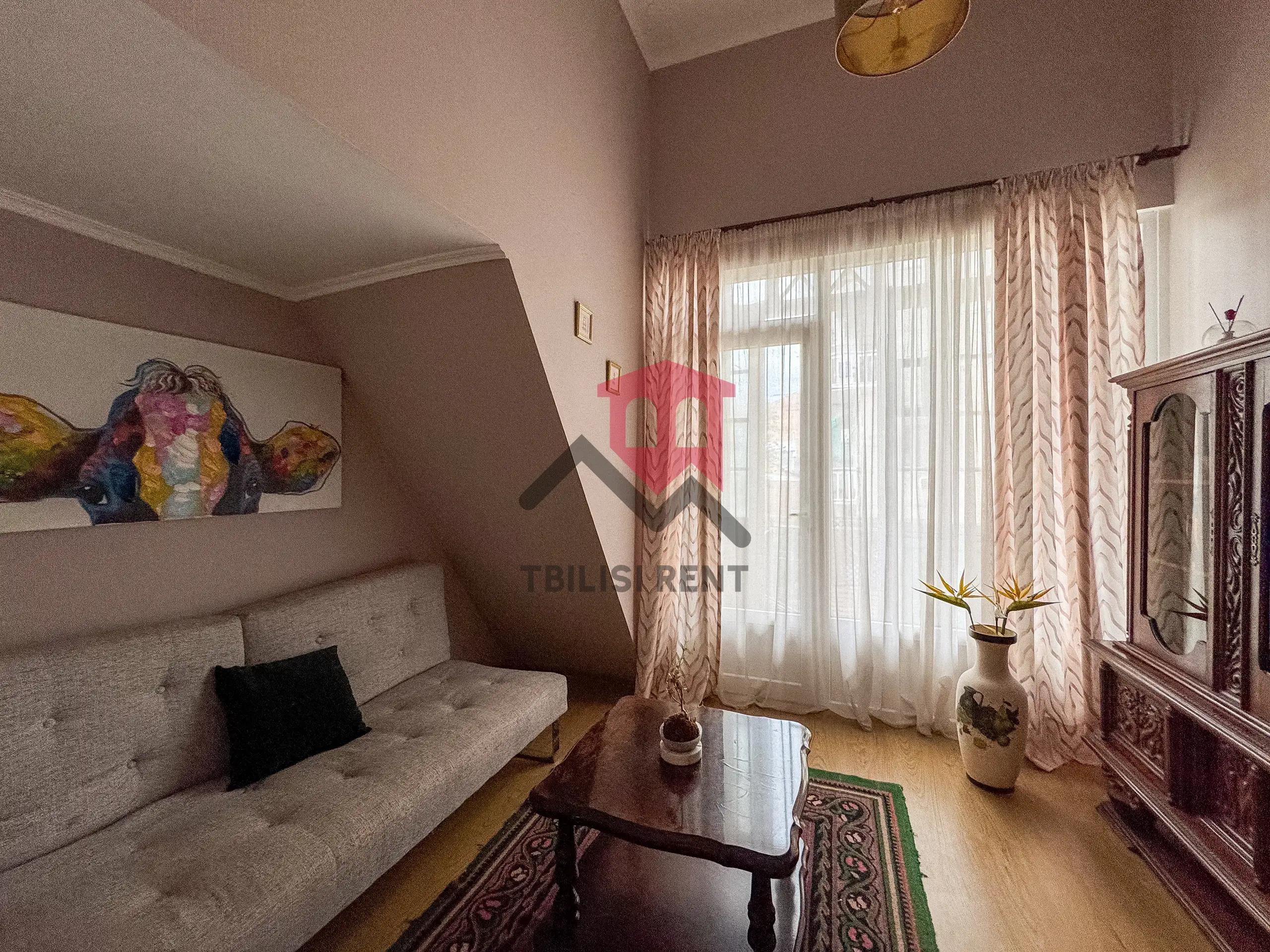 Просторная винтажная квартира с роялем в центре Тбилиси photo 8 of 8
