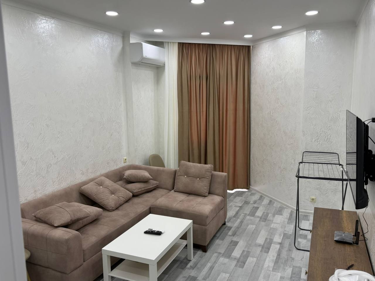 One-Bedroom Apartment in Central Batumi photo 2 of 7