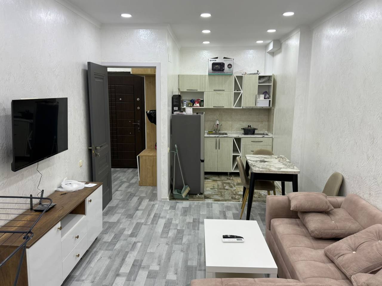 One-Bedroom Apartment in Central Batumi photo 4 of 7