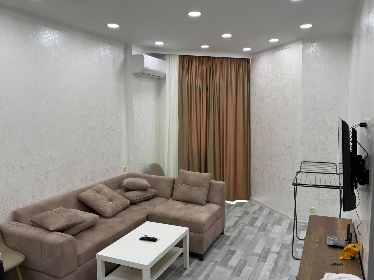 One-Bedroom Apartment in Central Batumi photo 5 of 7
