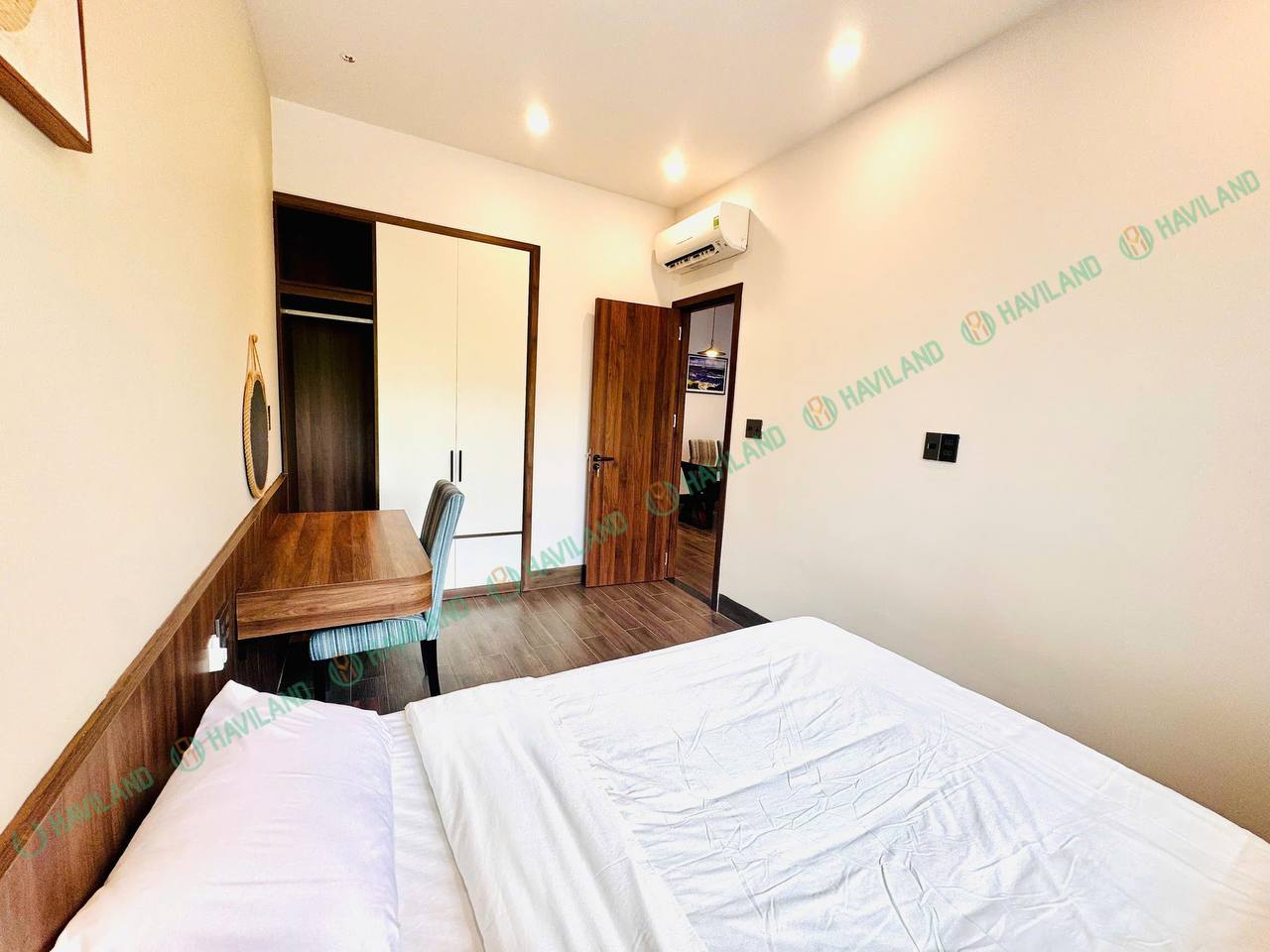 Luxury 2-Bedroom Apartment Near the Beach with Pool photo 6 of 8