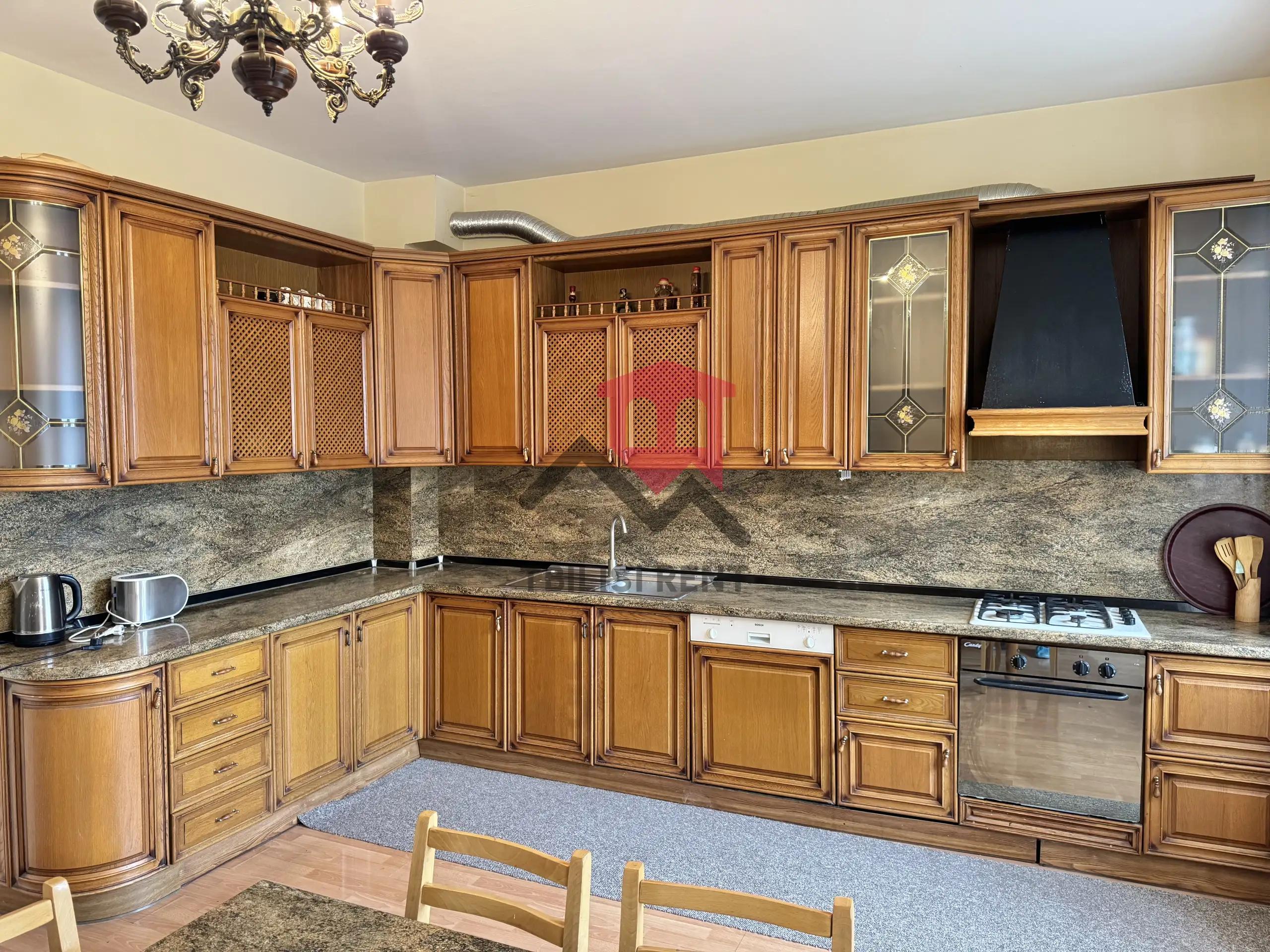Spacious 3-Bedroom Apartment in Saburtalo photo 4 of 8