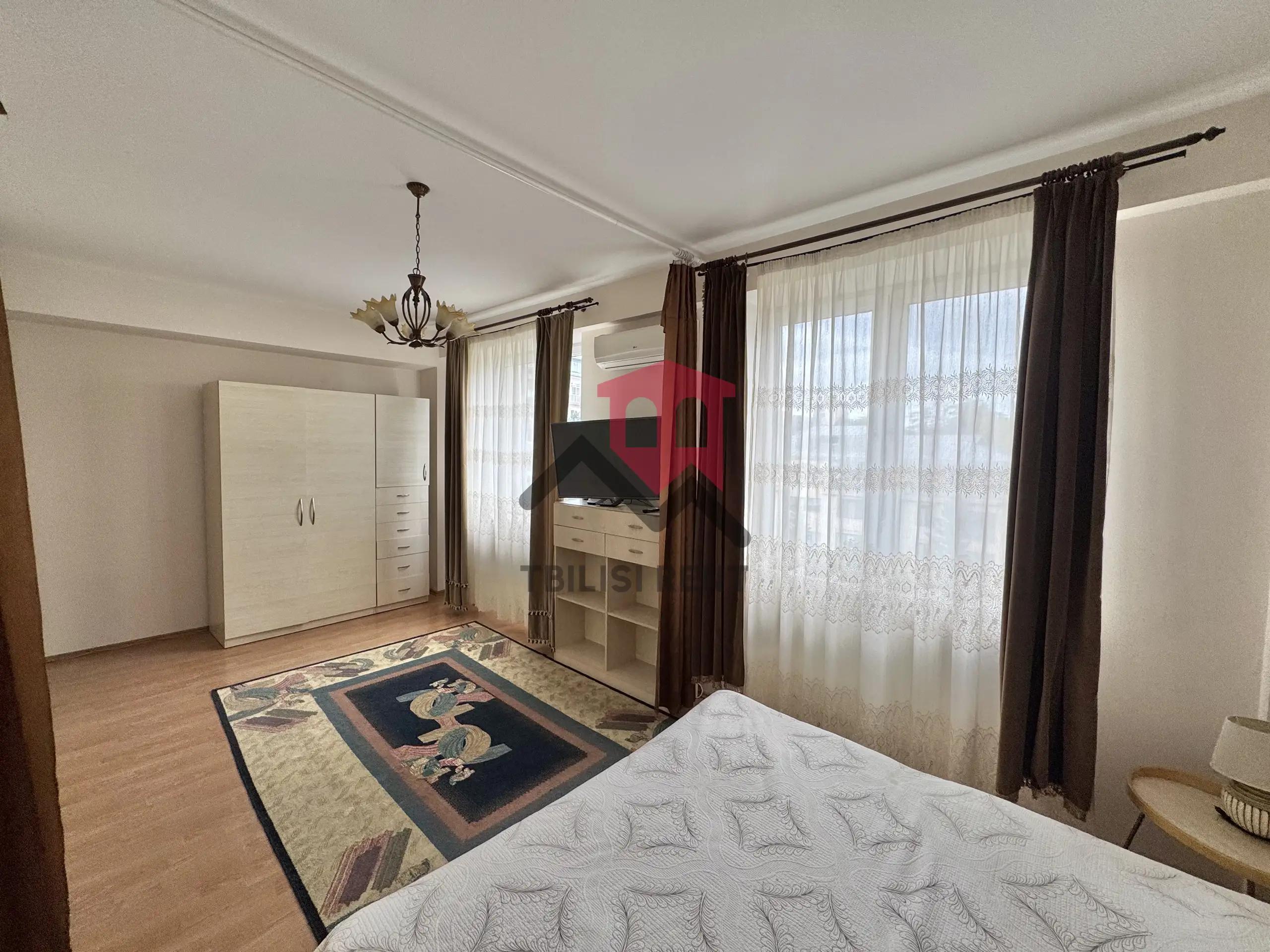 Spacious 3-Bedroom Apartment in Saburtalo photo 6 of 8